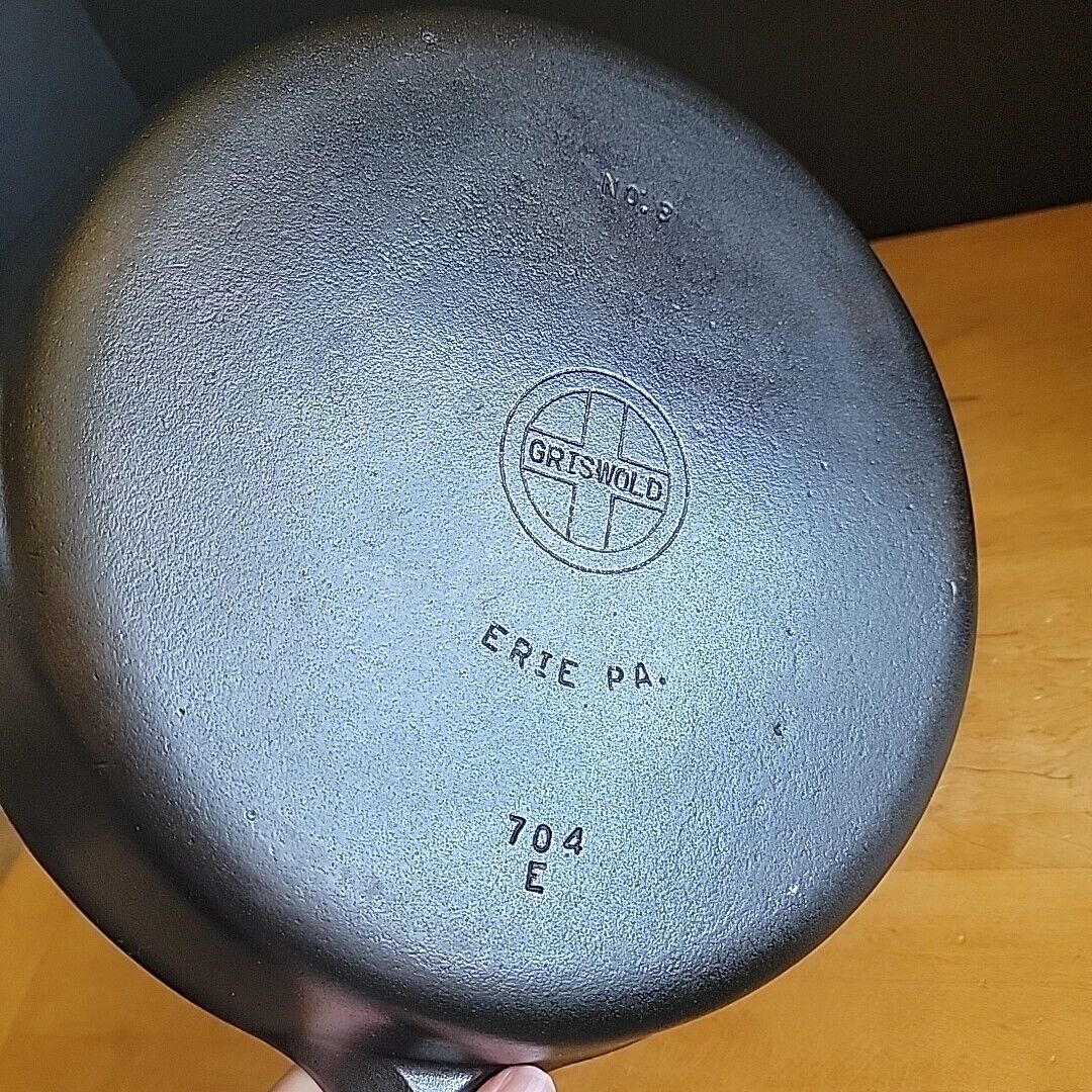 Griswold #8 Small Logo Cast Iron Skillet c/n 704E - Fully Restored
