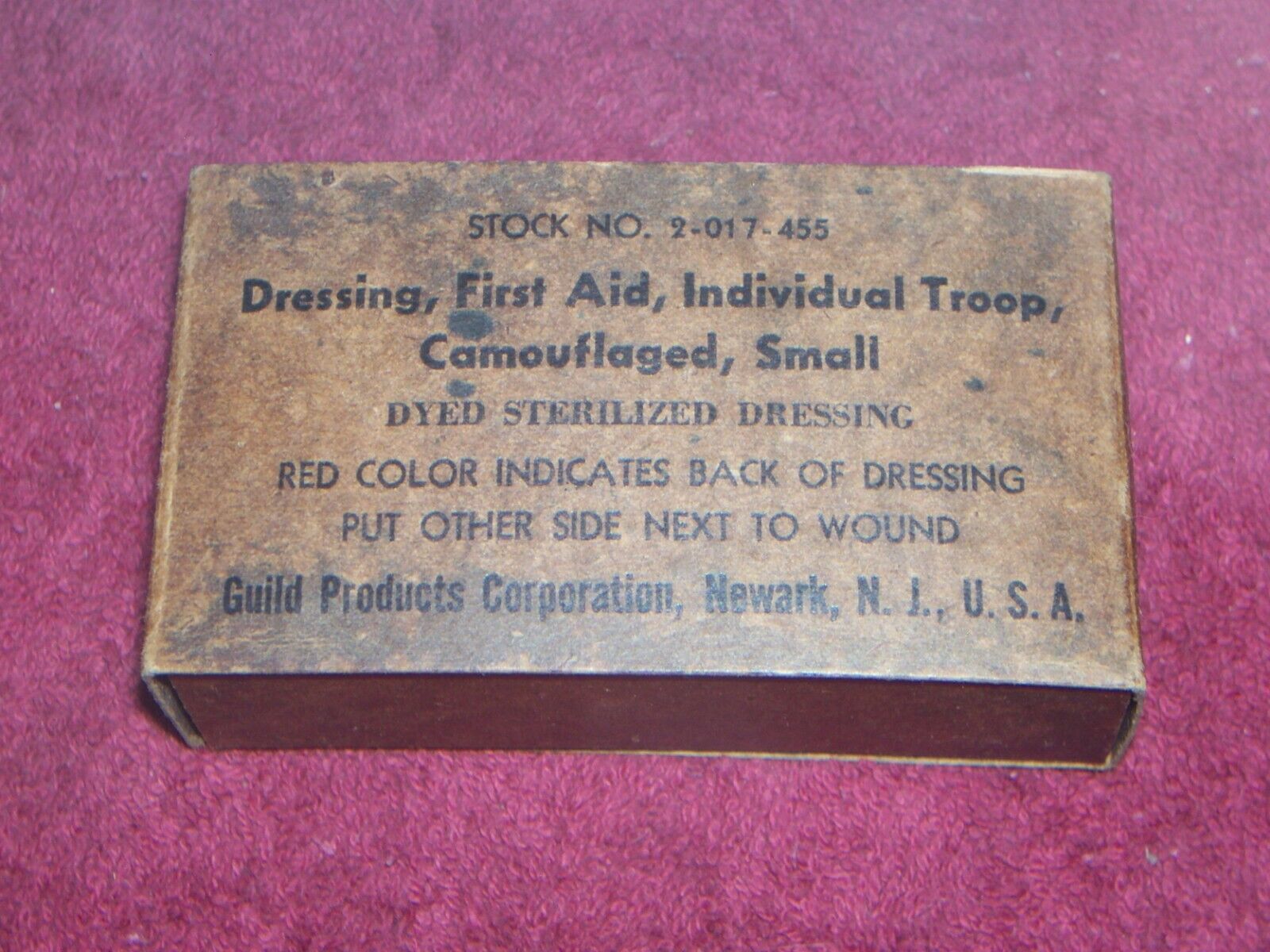  ORIG. WW II FIRST AID DRESSING BANDAGE INDIVIDUA L TROOP CAMOUFLAGED, SMALL