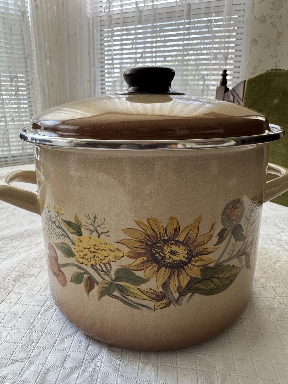 Vtg 70s Sunflower Enamel Stock Pot Pristine Chocolate Interior Retro MCM