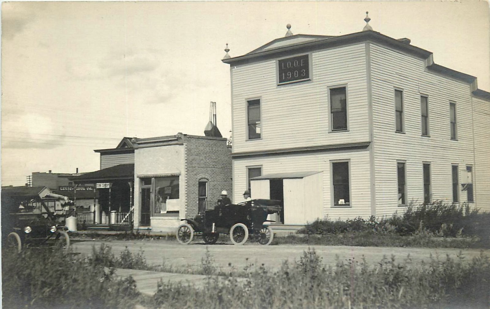 c1910 Glasgow Montana I.O.O.F. Building automobiles RPPC Postcard 25-0693