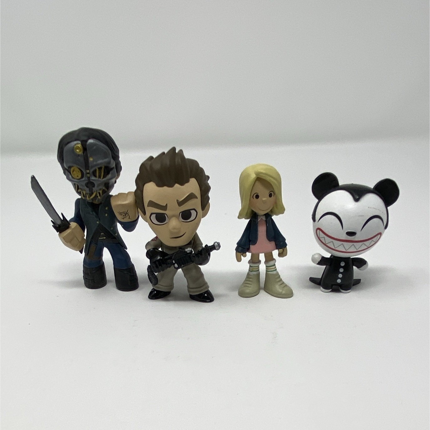 4 Funko minis 