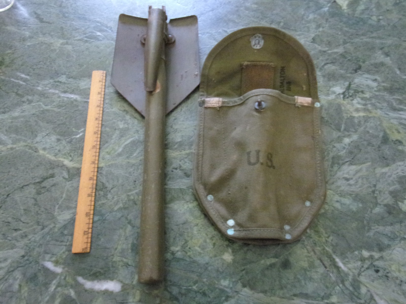 WWII GI folding trench Shovel/Pick / 1945 dtd Royal Dalton sheath \ WWII GI folding trench Shovel/Pick / 1945 dtd Royal Dalton sheath \