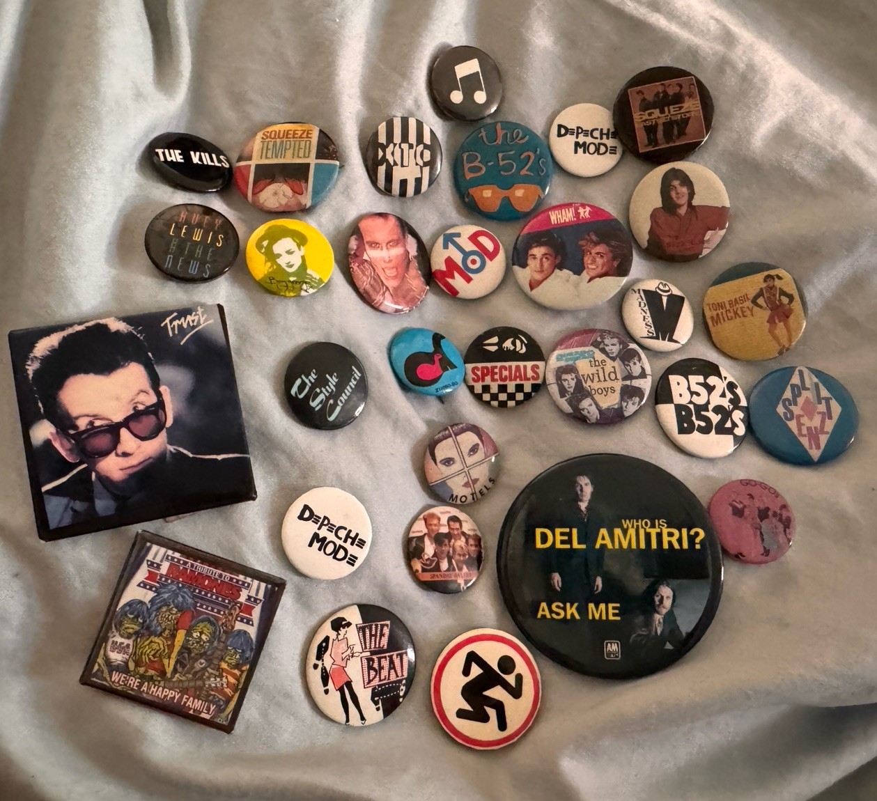 Lot of 30 New Wave Vtg 80\'s Pin Badge Button Ska OG Gen X
