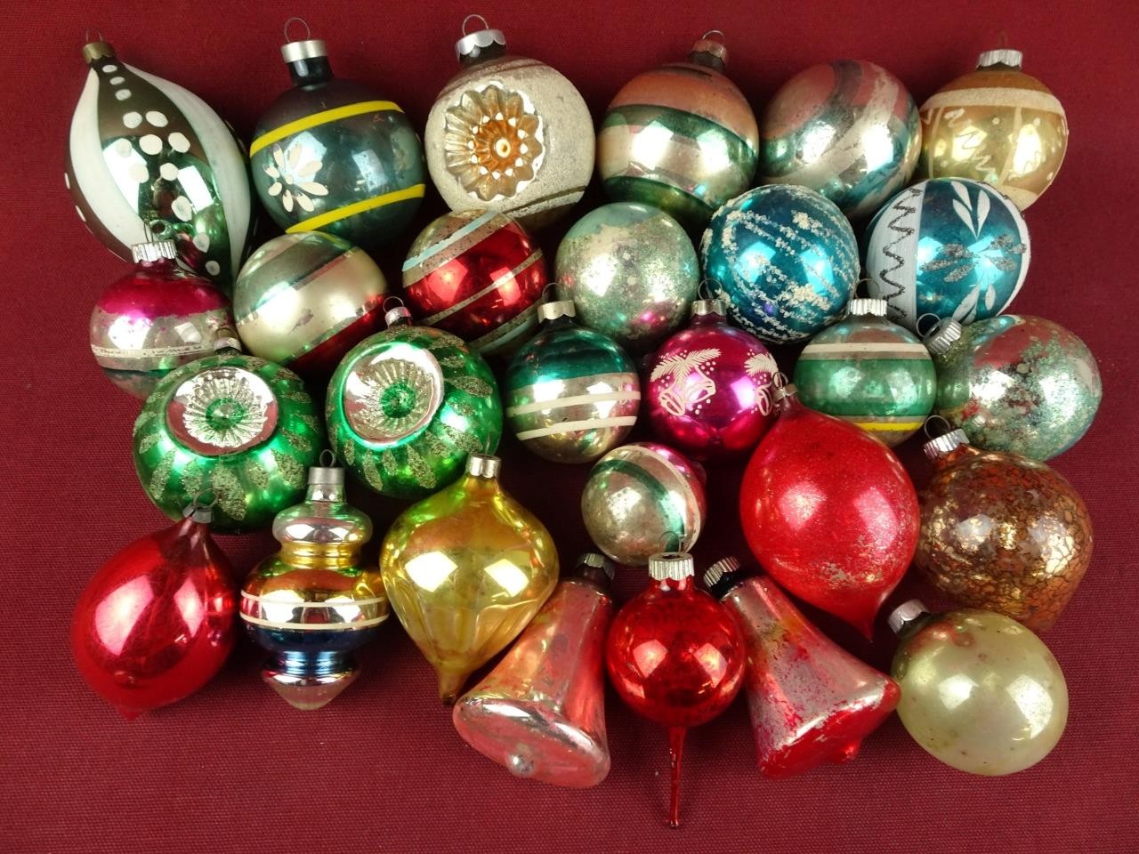 LOT OF 28 ANTIQUE GLASS CHRISTMAS ORNAMENTS INDENTS UFO TEAR DROPS TORNADO