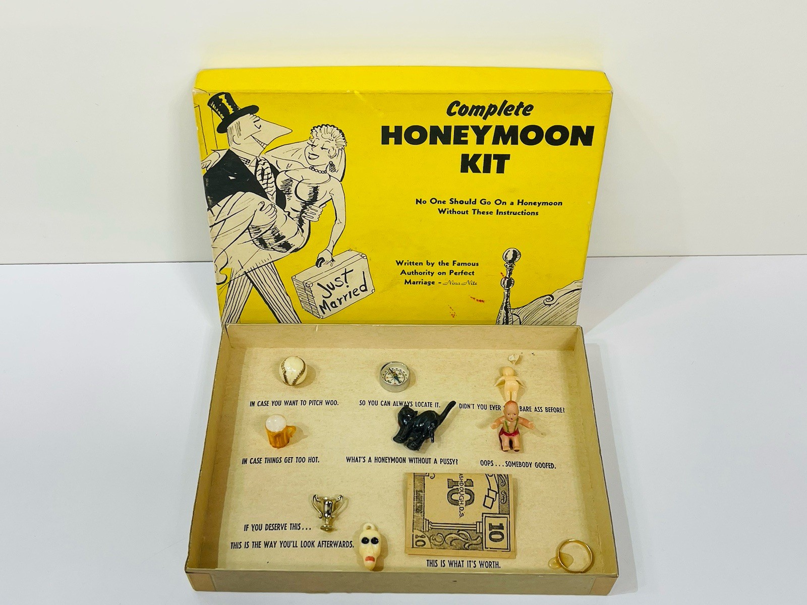 HONEYMOON KIT 1950's RISQUE NOVELTY  Stanley Davis Ent. Gag Gift Box