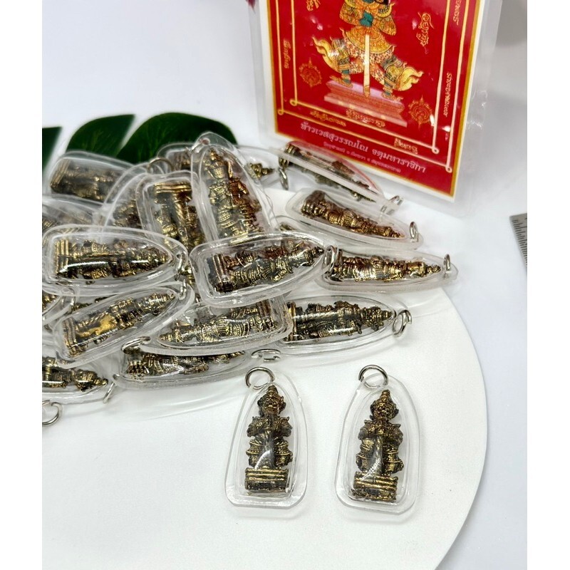 Thai Thao Wessuwan Giant God Pendant Buddha Protect Increase Money Amulet