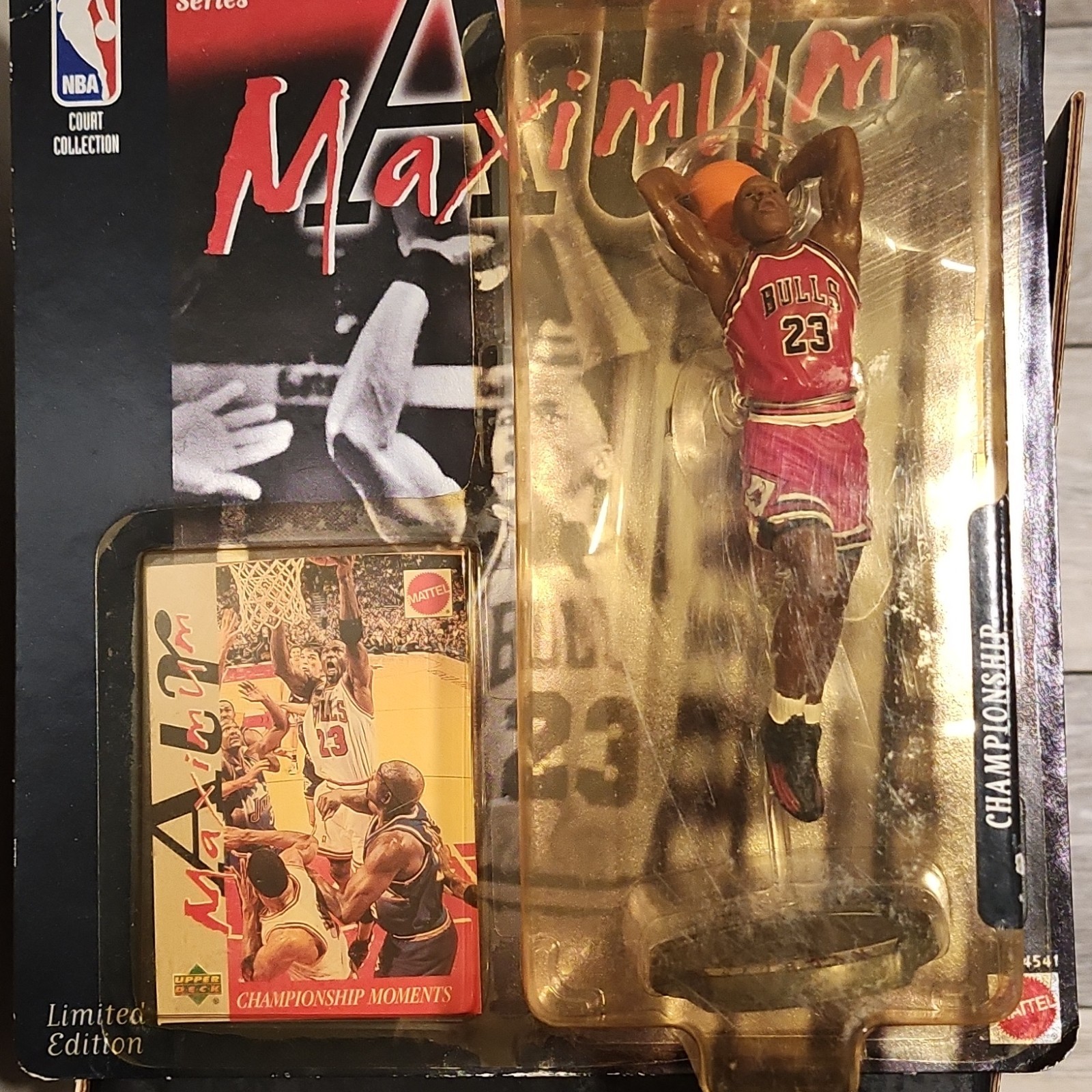 Mattel NBA Court Collection Maximum Air Michael Jordan Bulls 23 Figure + Card