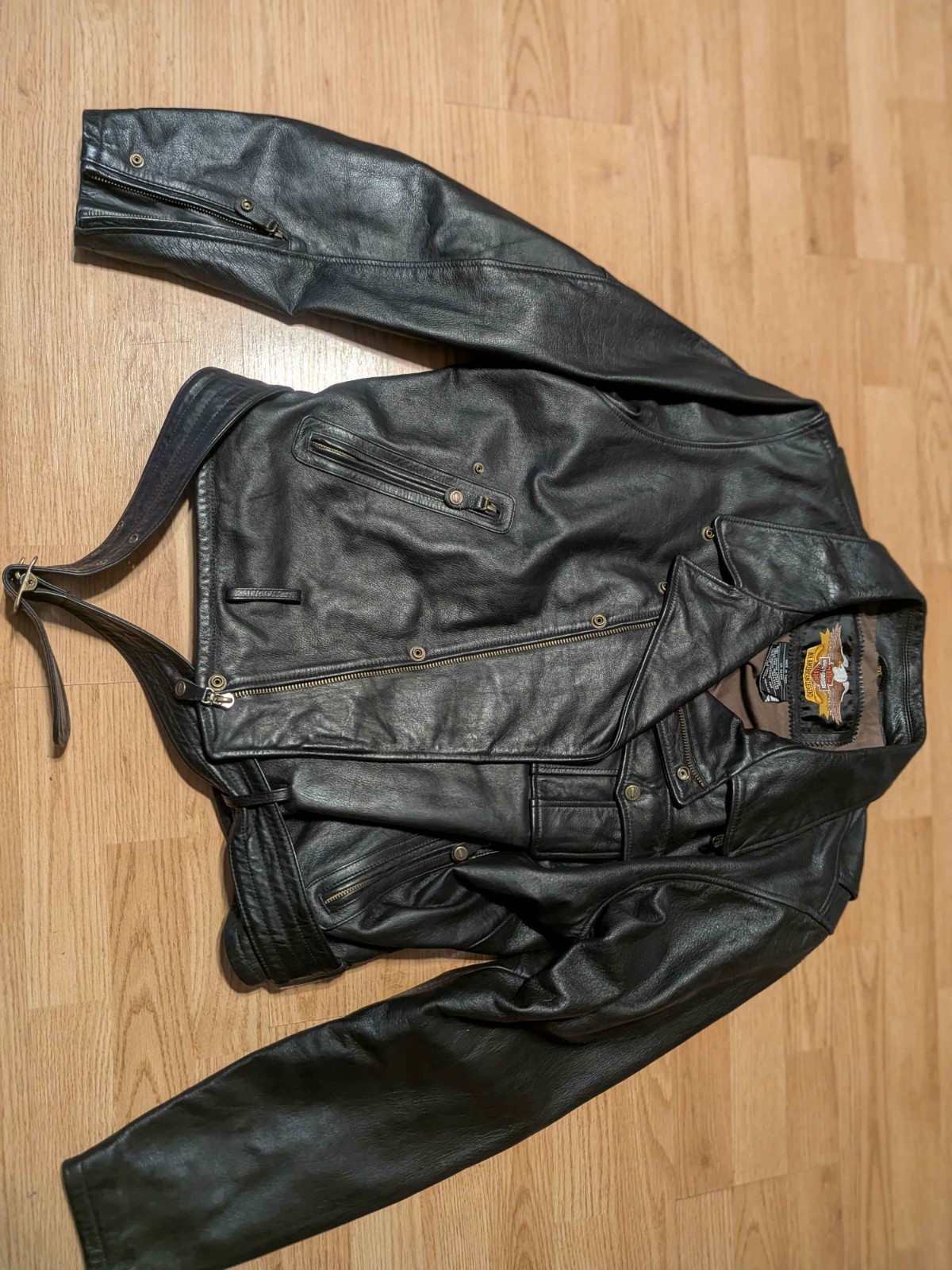 Harley-Davidson Black 2x Leather Jacket with a Harley Davidson branded patch Harley-Davidson Black 2x Leather Jacket with a Harley Davidson branded patch