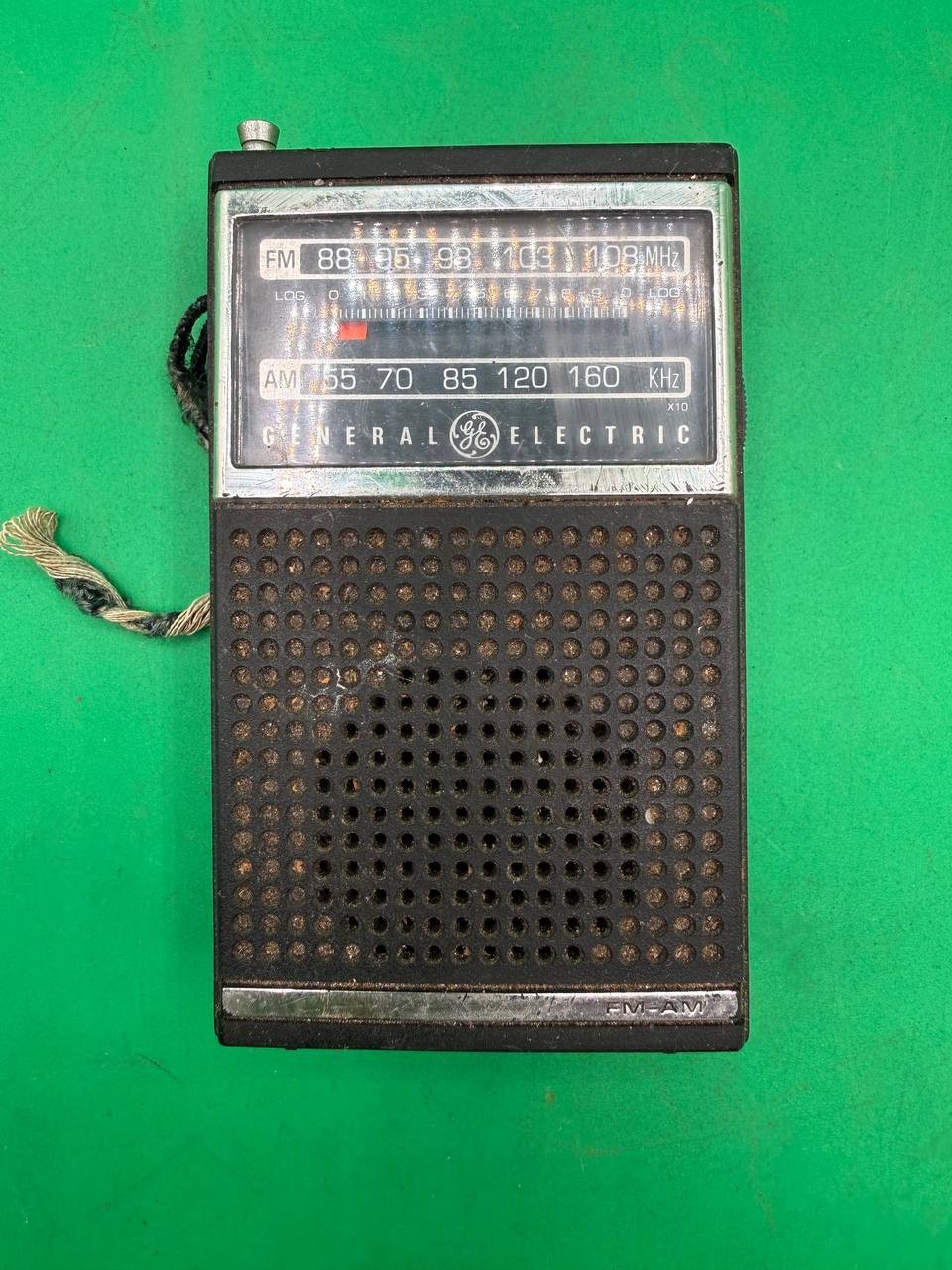 General Electric GE 7-2500A Portable AM/FM Radio Hong Kong RE