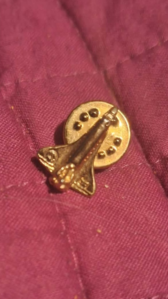 NASA Space Shuttle 3D Gold Tone Lapel Hat Tie Pin NASA Space Shuttle 3D Gold Tone Lapel Hat Tie Pin