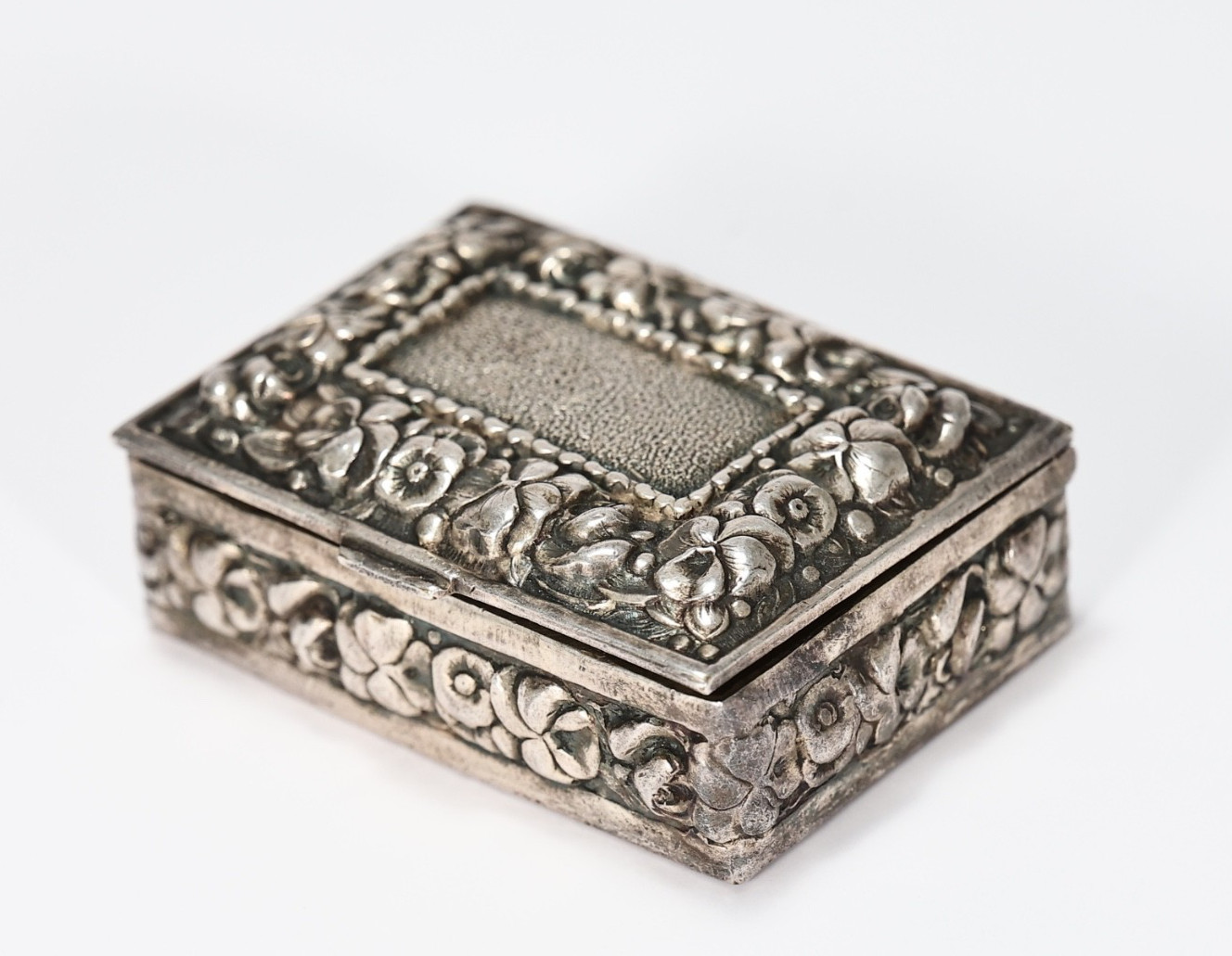 Vintage Repoussé Sterling Silver Floral Trinket Hinged Snuff Box