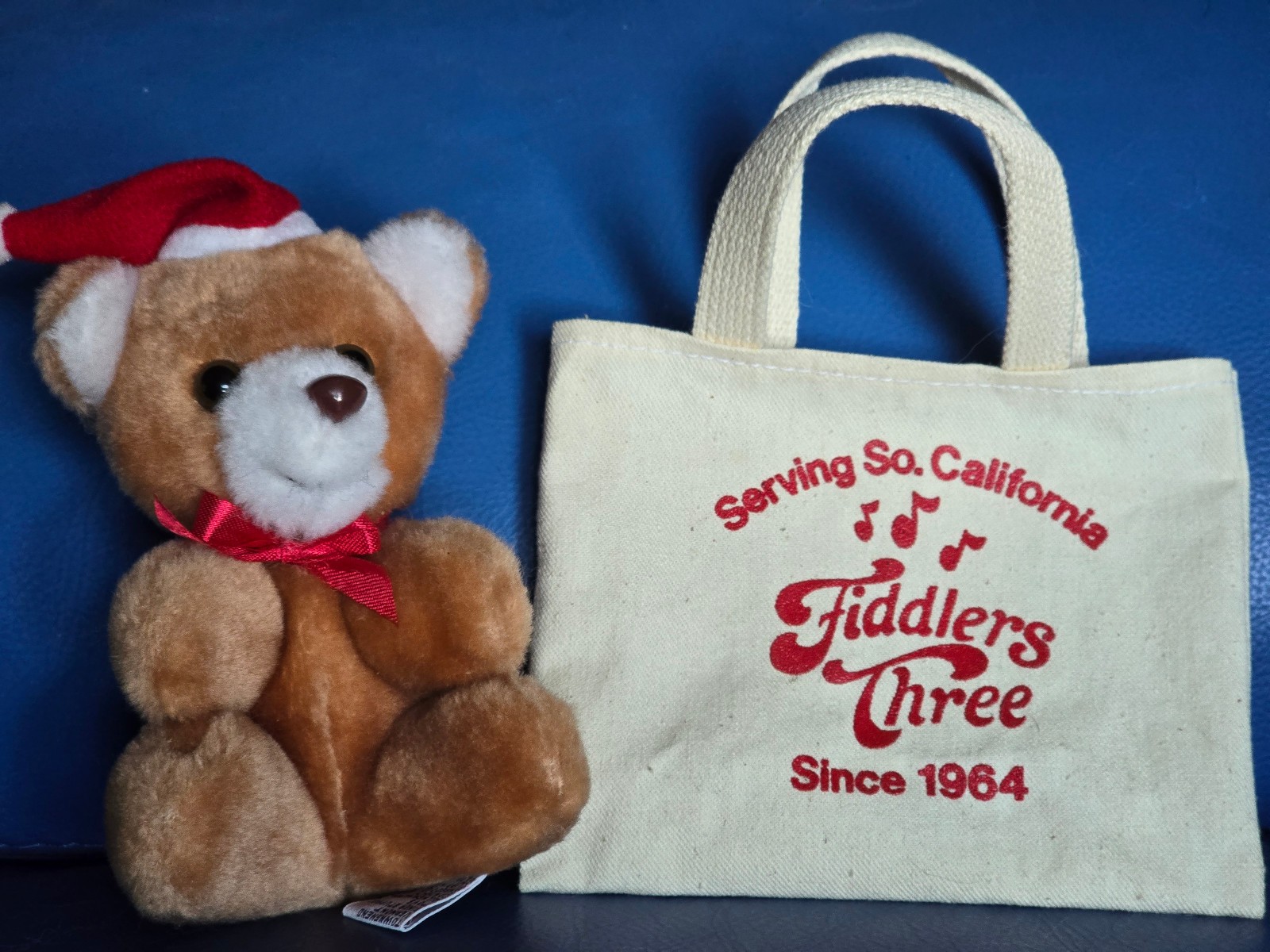 Mint Vintage Fiddlers Three Christmas Tote w/ Mary Meyer 6” Teddy Bear Plush
