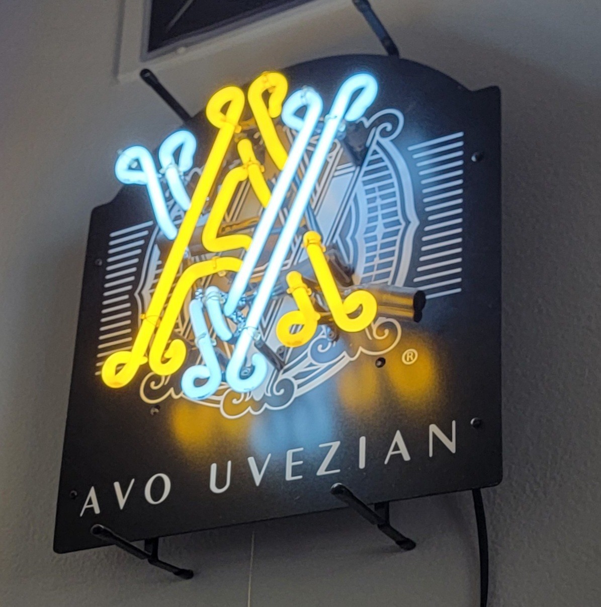 AVO UVEZIAN Cigar Store Neon Advertising Sign Pristine RARE AVO UVEZIAN Cigar Store Neon Advertising Sign Pristine RARE