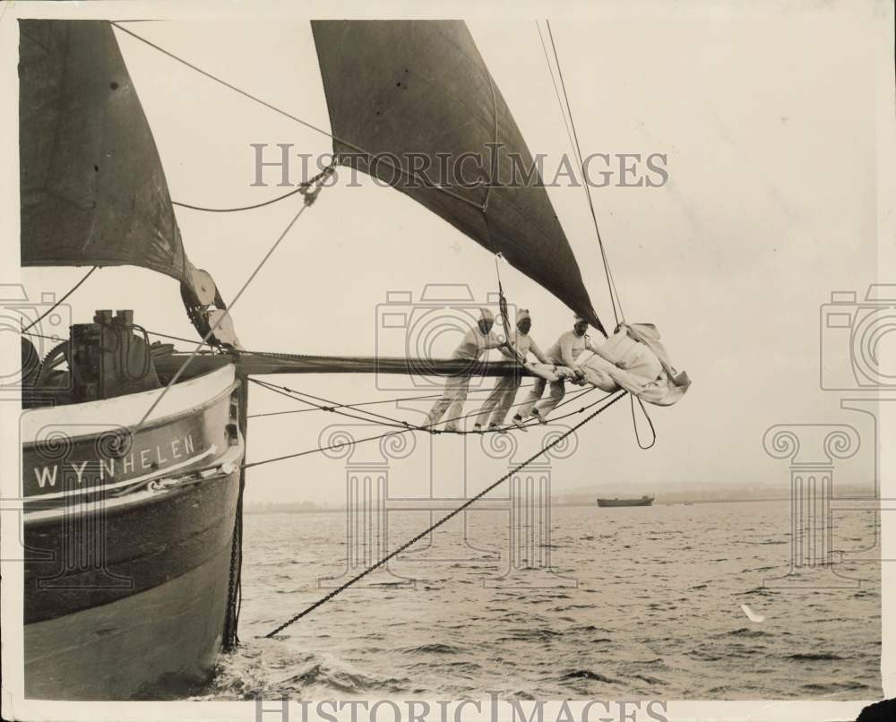 1929 Press Photo A scene during the Thames Sailing Barge Match - nei19484 1929 Press Photo A scene during the Thames Sailing Barge Match - nei19484