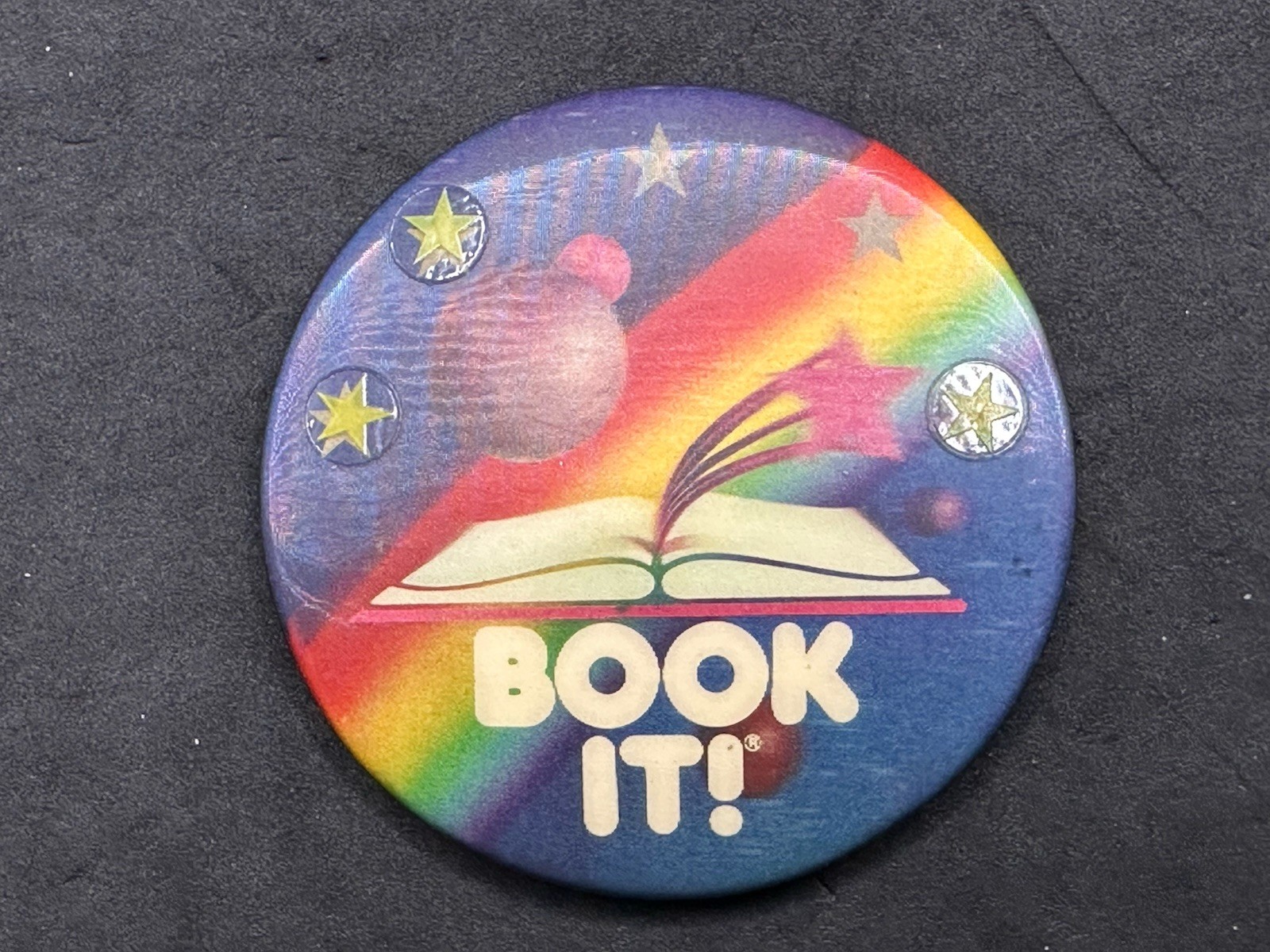 VTG 90s BOOK IT Button Lenticular Pin PIZZA HUT Reading Stars Rainbow Space 3” 