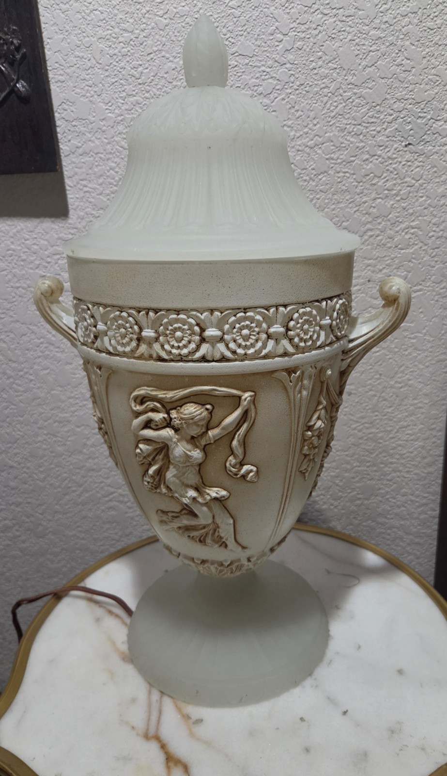 RARE VINTAGE 1913 NORTHWOOD CUSTARD DANCING LADIES URN LAMP RARE VINTAGE 1913 NORTHWOOD CUSTARD DANCING LADIES URN LAMP