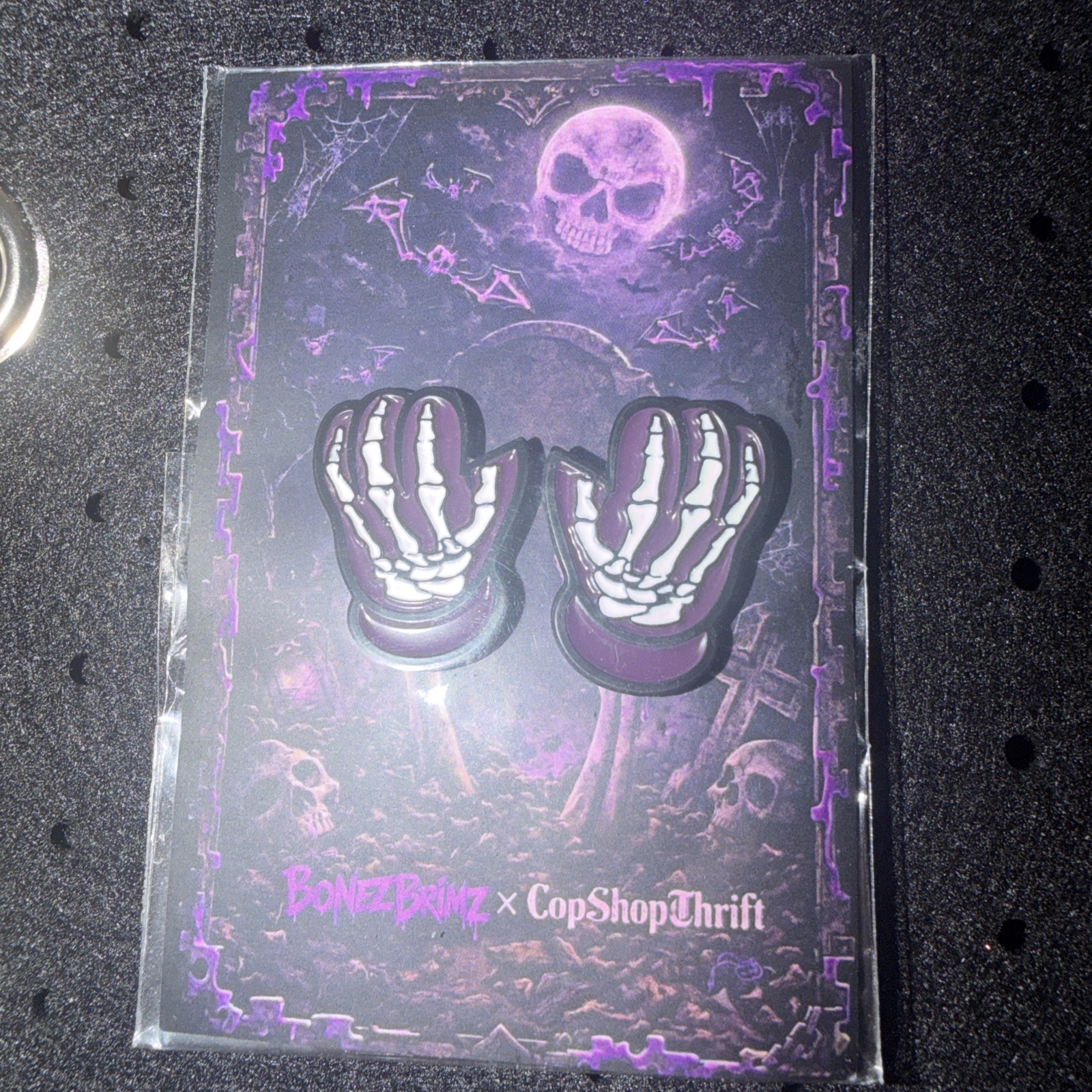 CopShopThrift X BonezBrimz Purple Bones Gloves Hat Pins Set New On Card CopShopThrift X BonezBrimz Purple Bones Gloves Hat Pins Set New On Card