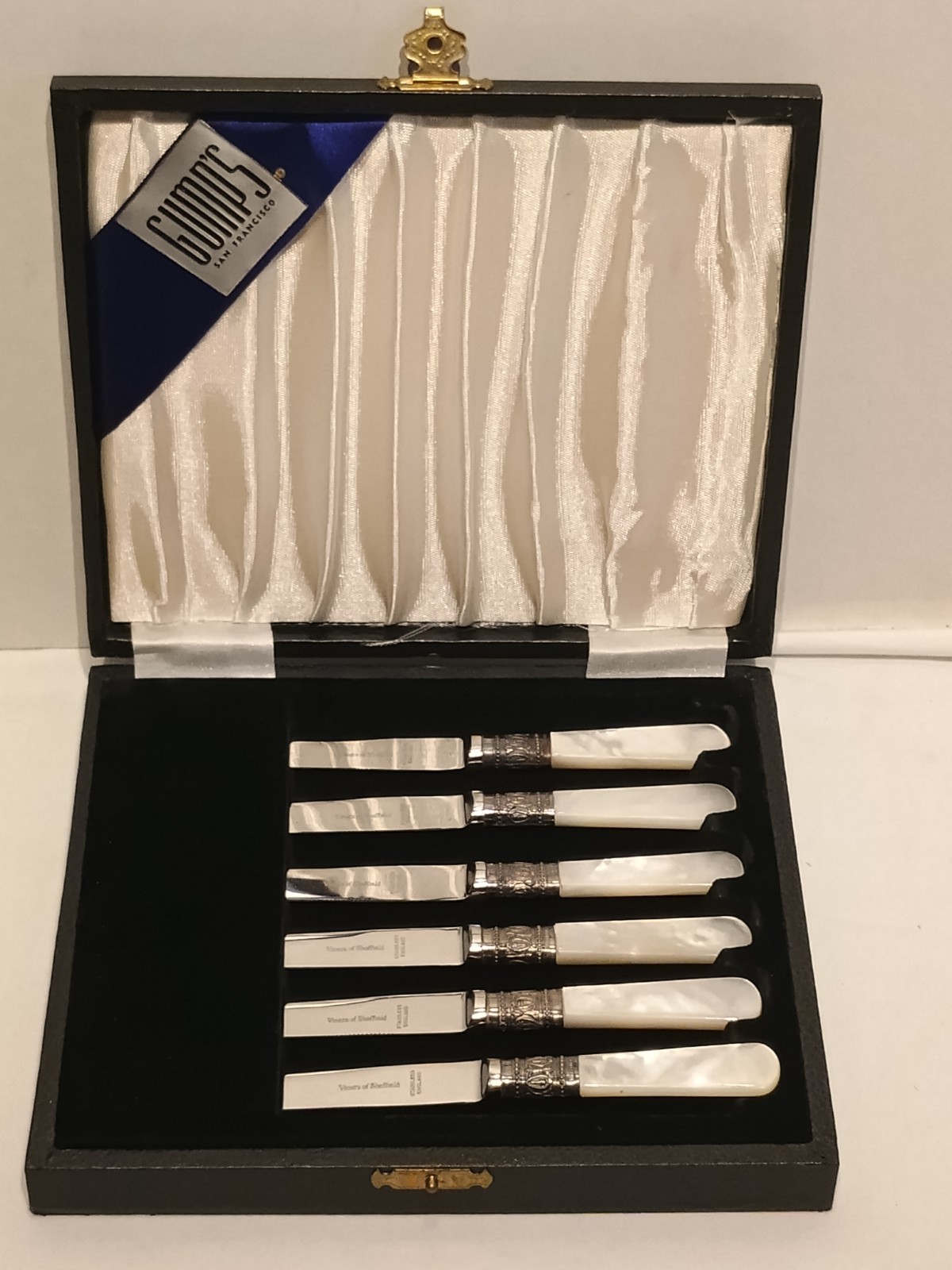 VTG SET OF 6 VINERS OF SHEFFIELD ENGLAND SS STEAK KNIVES W/PEARL HANDLE IN CASE VTG SET OF 6 VINERS OF SHEFFIELD ENGLAND SS STEAK KNIVES W/PEARL HANDLE IN CASE