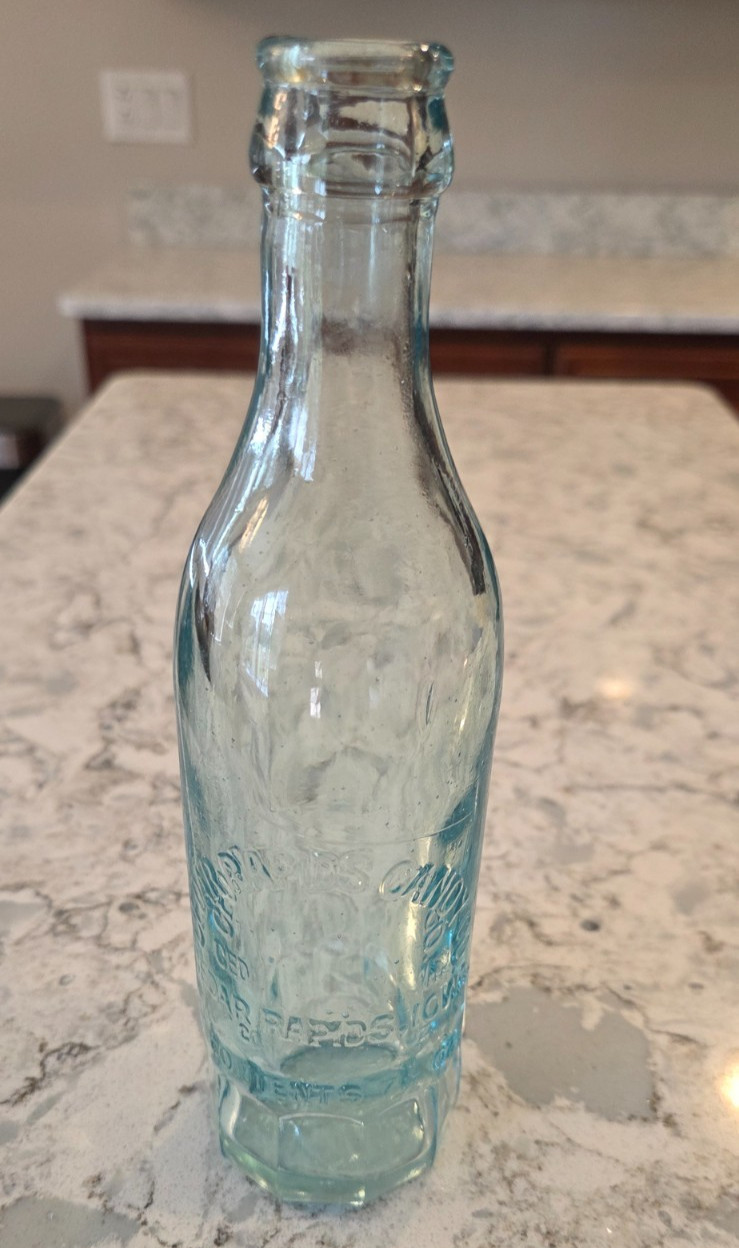 Antique Vintage Cedar Rapids Iowa Candy Co Soda Pop Blue Bottle 7.5oz VERY RARE