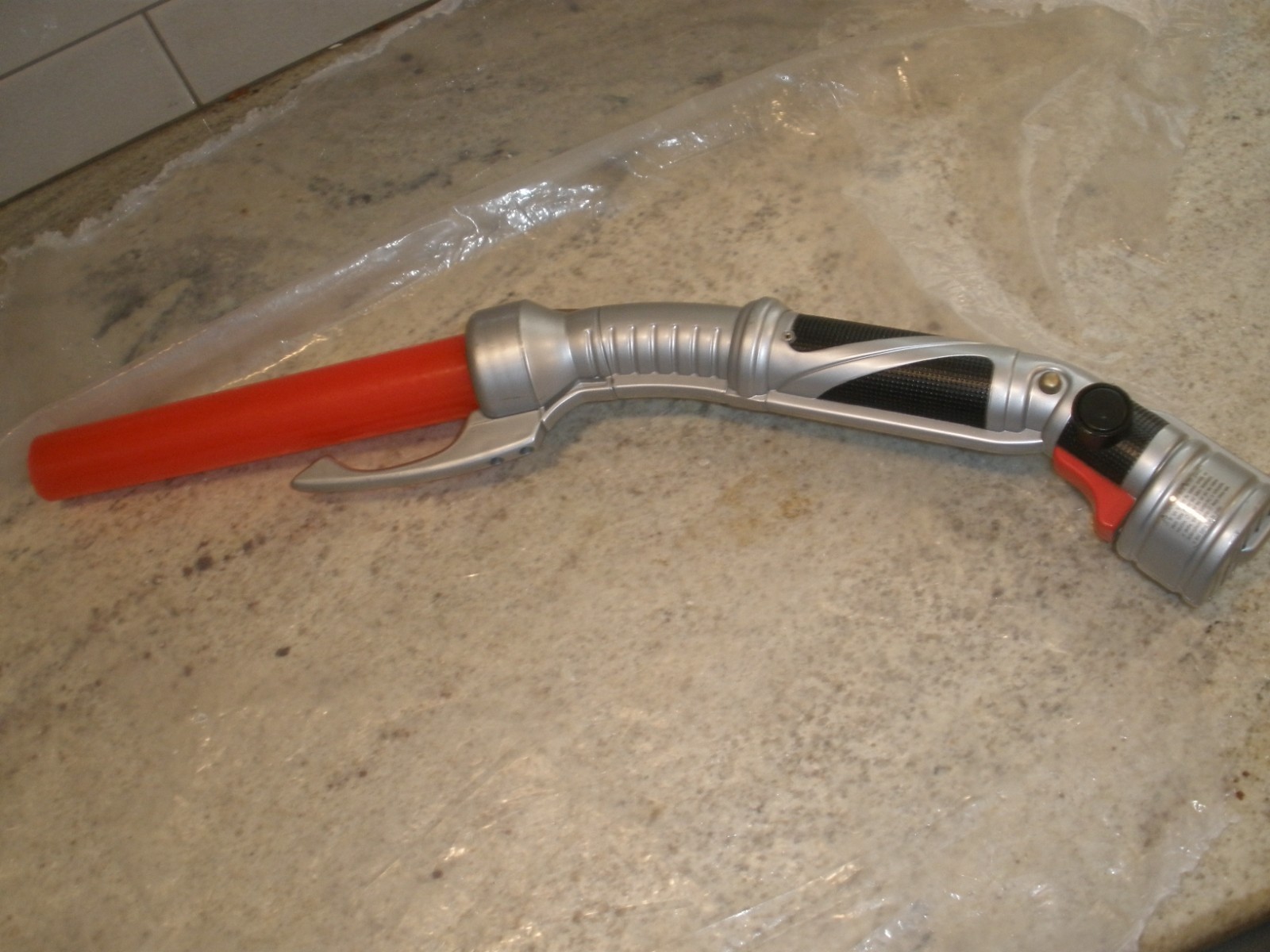 2001 HASBRO STAR WARS COUNT DOOKU RED LIGHTSABER (UNTESTED NO BATTERY) (T136) 2001 HASBRO STAR WARS COUNT DOOKU RED LIGHTSABER (UNTESTED NO BATTERY) (T136)