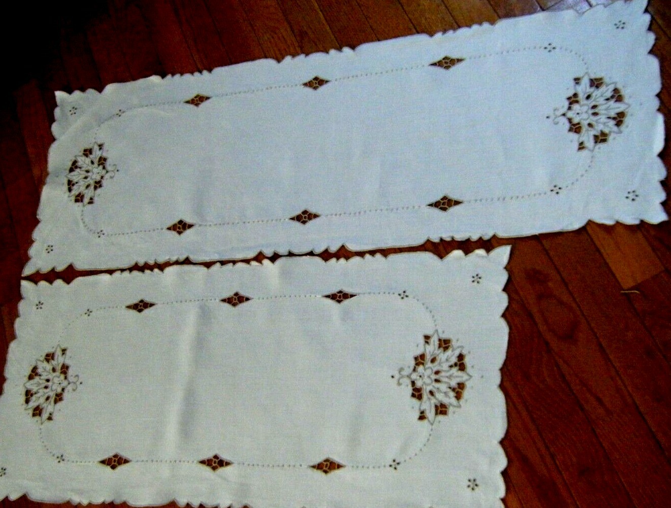 Antique 2 runners identical design different sizes Richelieu lace beige linen   