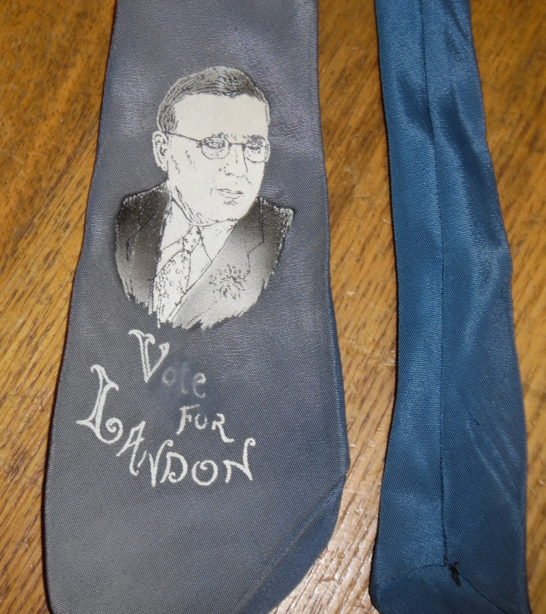 Vintage FADED / WORN Vote For Alf Landon Johnson Political Campaign Necktie Vintage FADED / WORN Vote For Alf Landon Johnson Political Campaign Necktie
