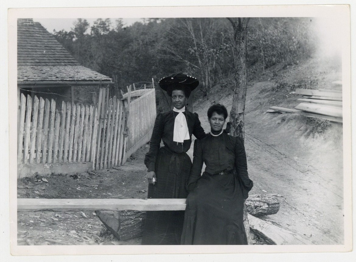 Hot Springs VA African American Women Glossy Vintage Photo J14662 Hot Springs VA African American Women Glossy Vintage Photo J14662