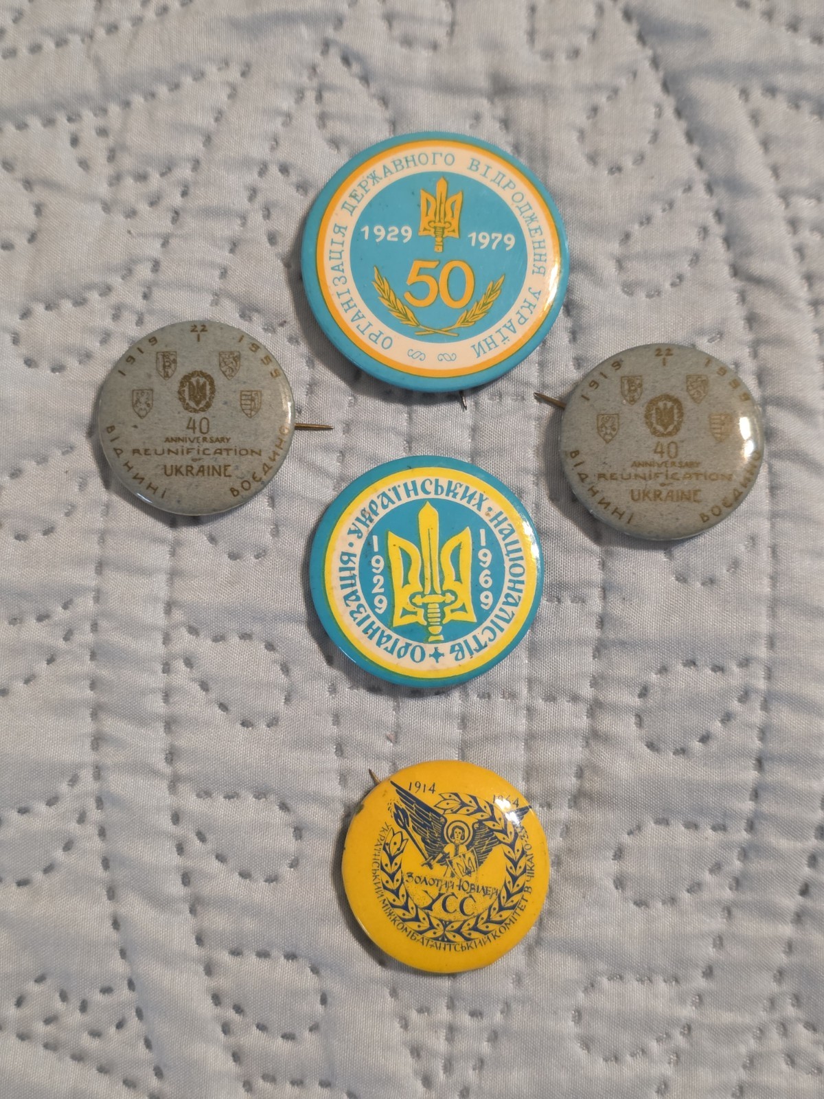 Vintage Ukrainian Anniversary Buttons 1959, 1964, 1969, 1979 - Pinback Buttons Vintage Ukrainian Anniversary Buttons 1959, 1964, 1969, 1979 - Pinback Buttons