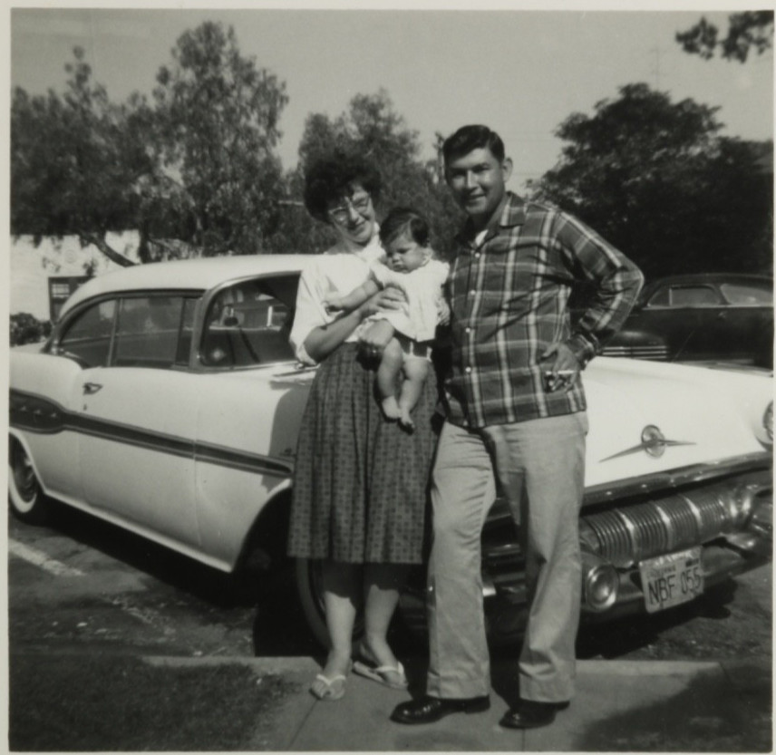 FOUND PHOTO - Family with a 1957 Pontiac Star Chief FOUND PHOTO - Family with a 1957 Pontiac Star Chief