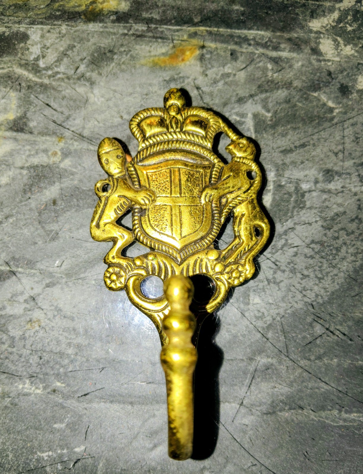 EHI VTG BRASS PEERAGE MADE IN ENGLAND BRITISH ARMY GEN'L SERVICE CORPS COAT HOOK