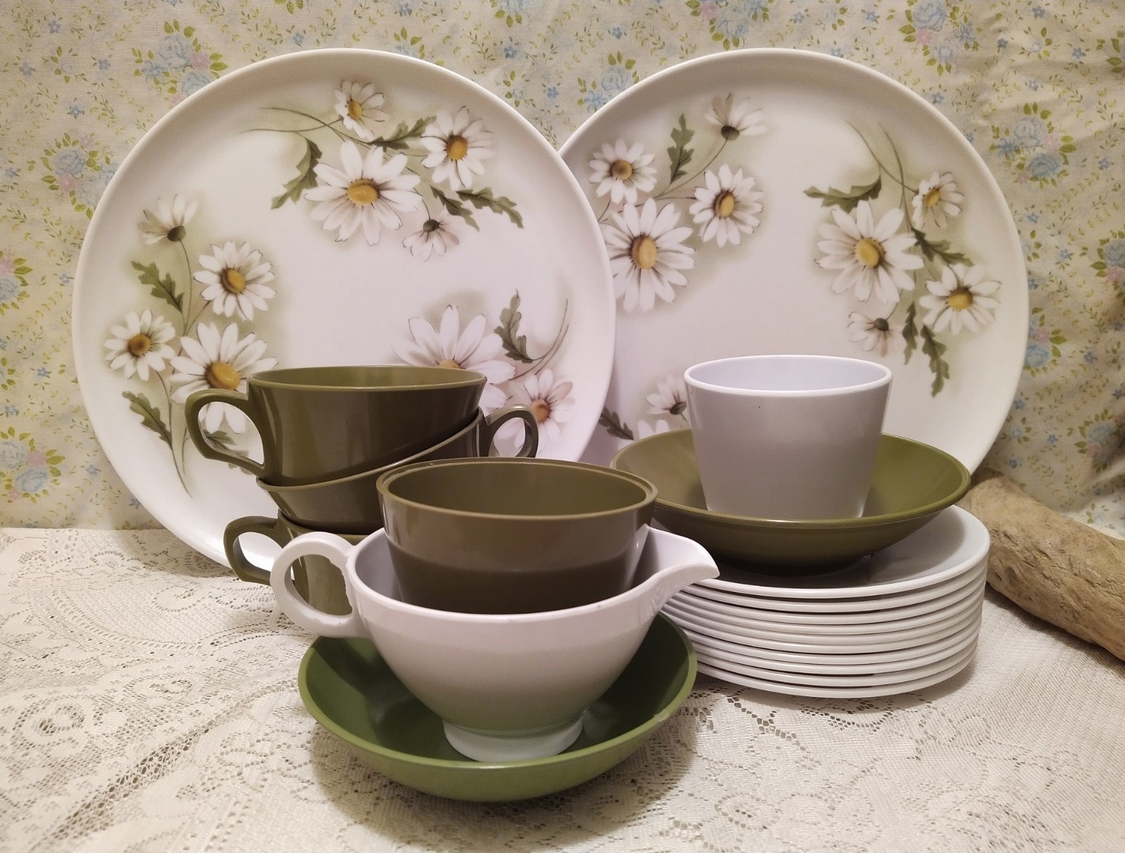 Vintage 20 Piece Melamine Dishes Misc Daisy & Avocado Lot - Allied Chemicals