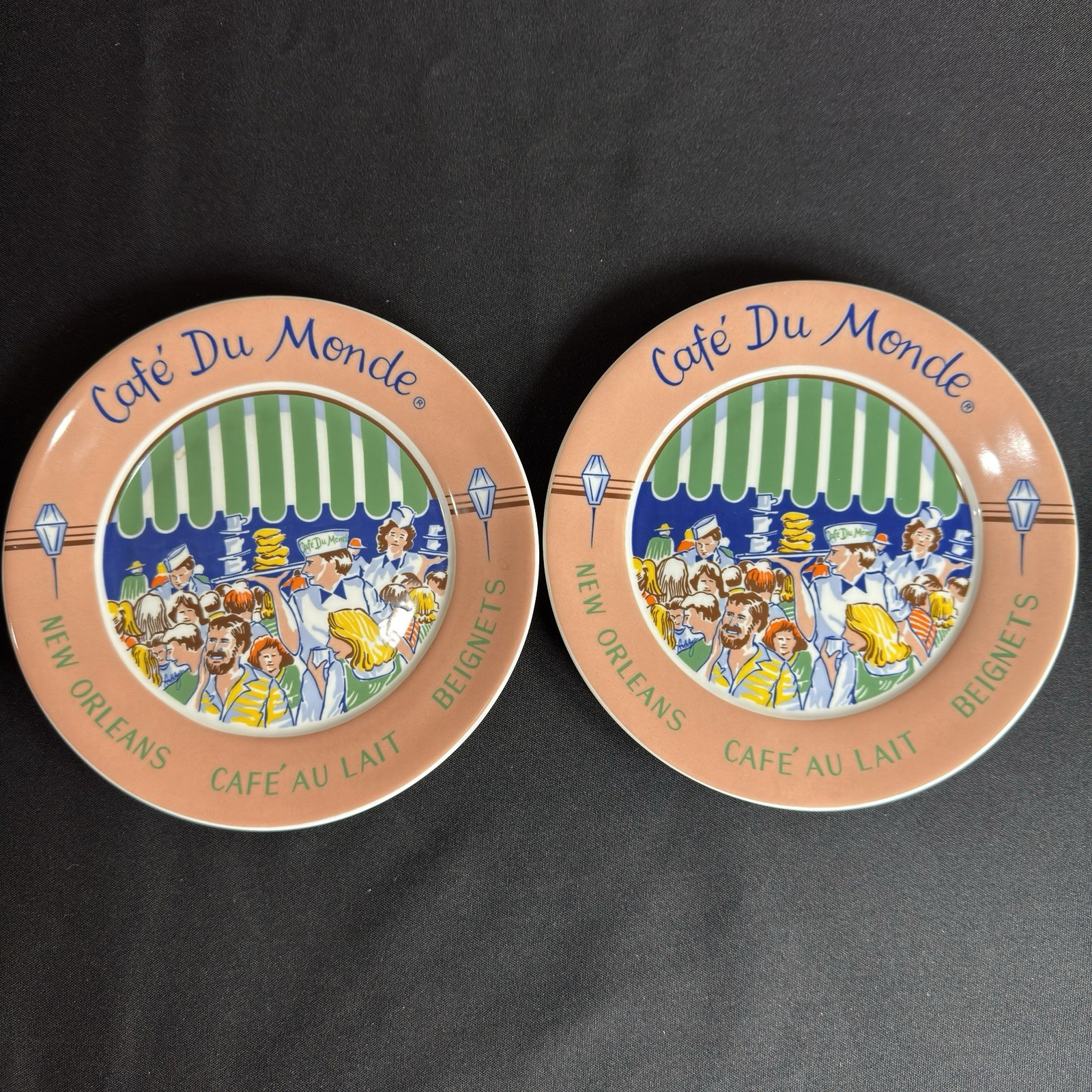2-VTG 1996 Cafe Du Monde New Orleans Painted Scene Beignet Plate Set Rare HTF