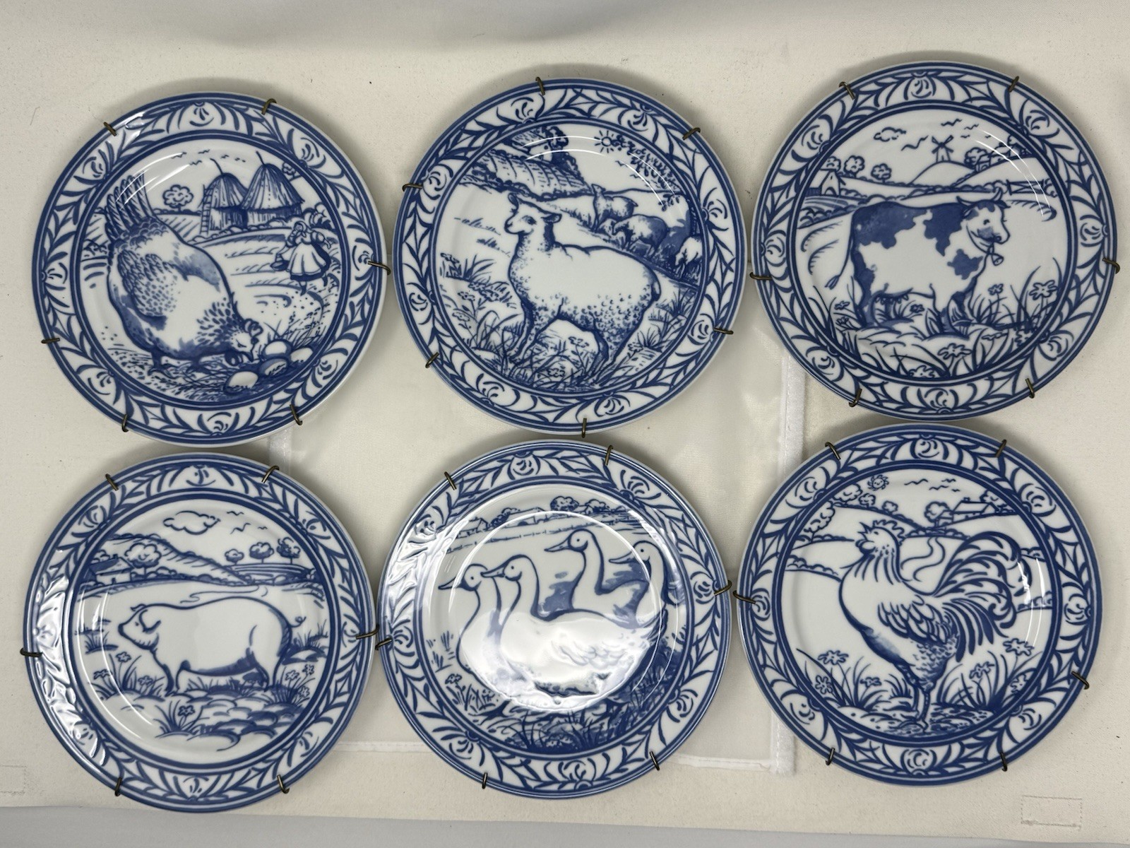 Set of 6 Williams-Sonoma Brittany Farm Salad Plates Blue White W/ Wall Hangers