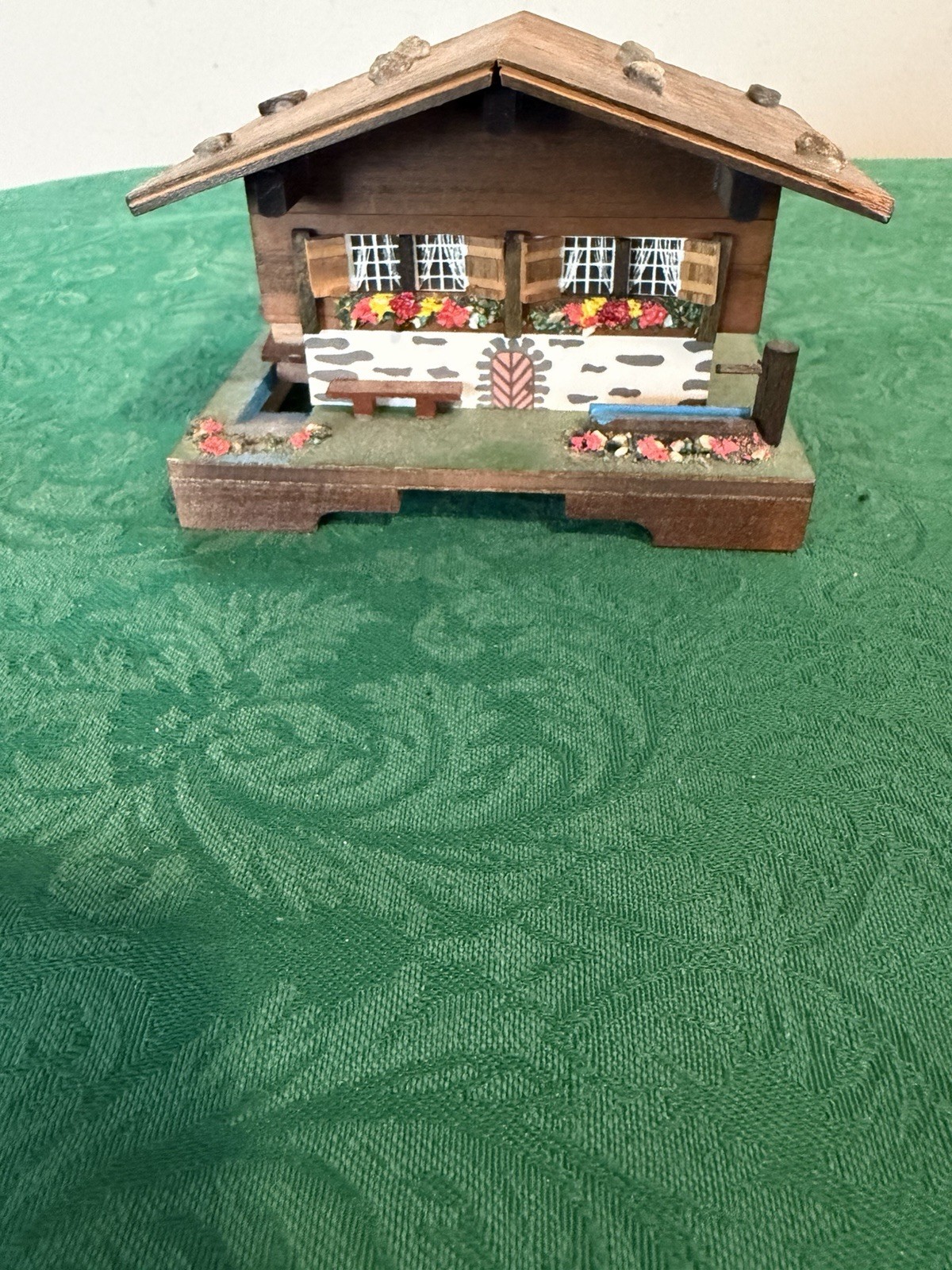 VINTAGE MAPSA WOODEN GERMAN BAVARIAN CHALET ALPINE CABIN MUSIC TRINKET BOX WORKS