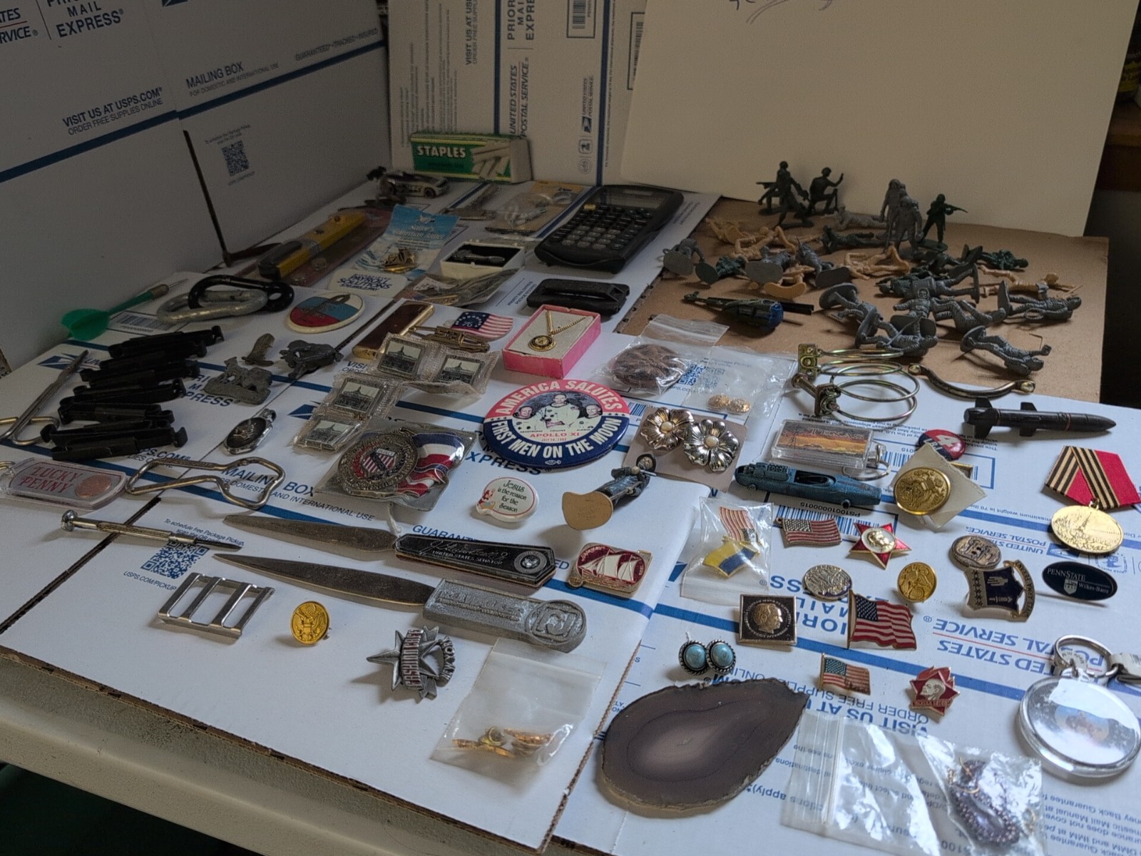 Lot Of 100+ Items Vintage Junk Draw Military Estate Sale/Jewerly +More T8#300 Lot Of 100+ Items Vintage Junk Draw Military Estate Sale/Jewerly +More T8#300