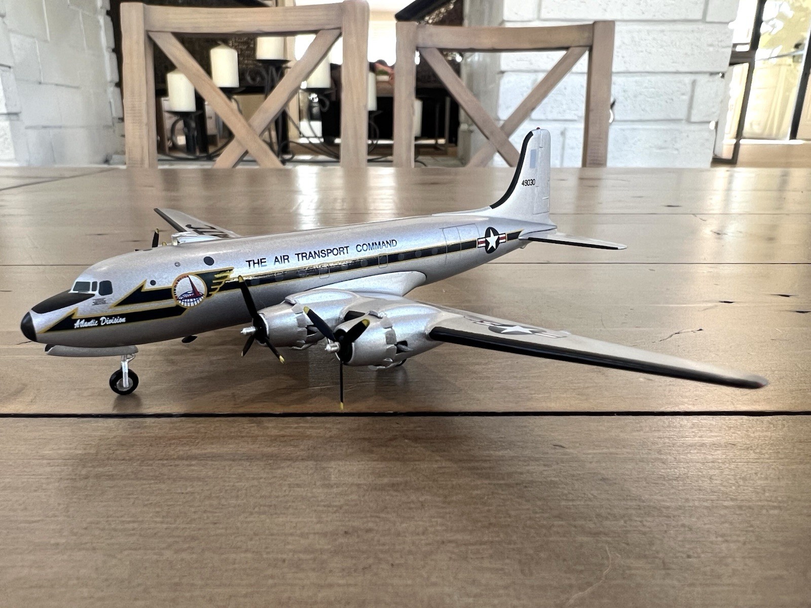 1:200 HERPA USAF C-54M USAAF 513TH ATG BERLIN AIRLIFT 1:200 HERPA USAF C-54M USAAF 513TH ATG BERLIN AIRLIFT