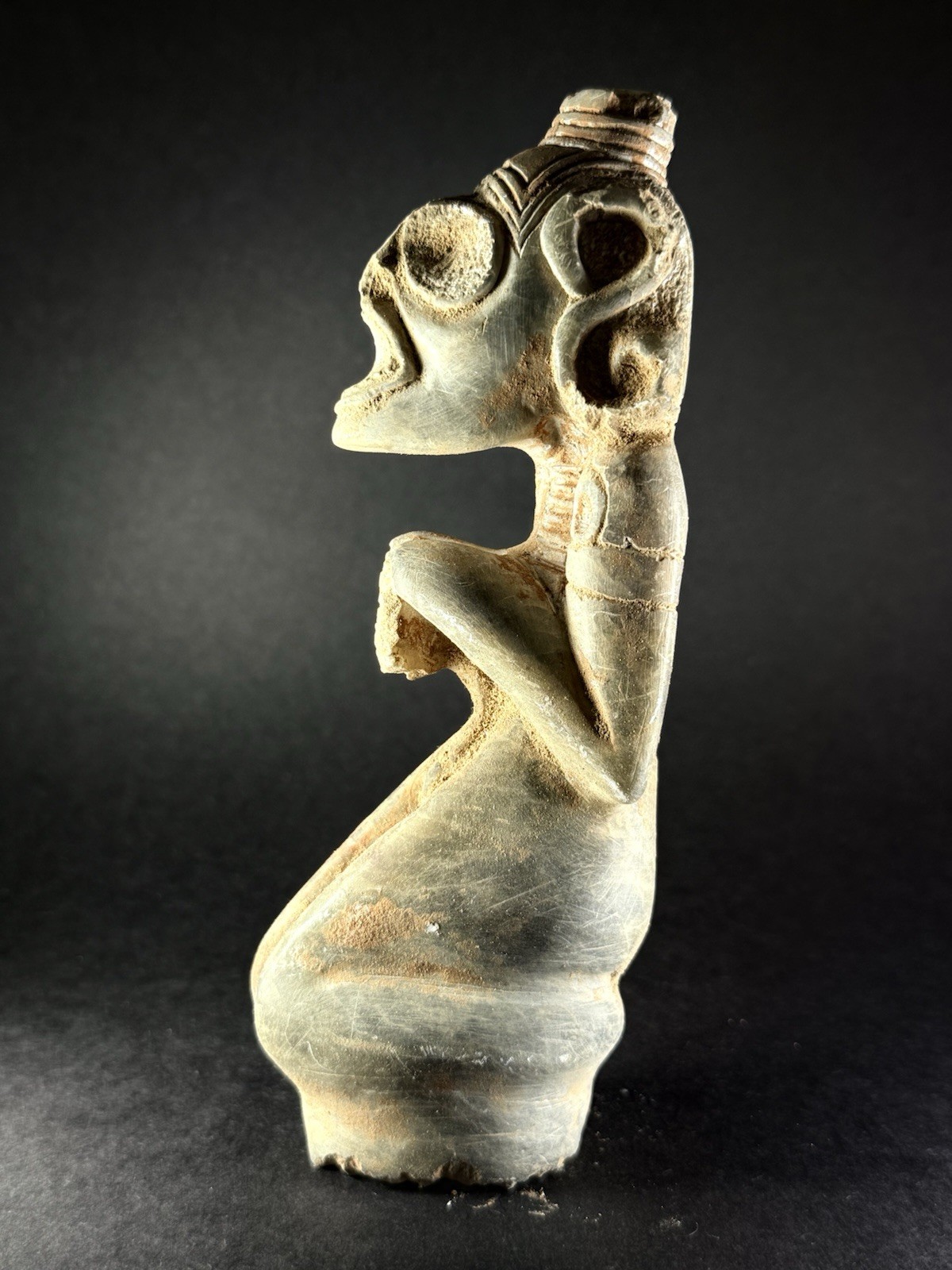 RARE ANCIENT PRE COLUMBIAN STONE CARVED TAINO BEHIQUE CROUCHED POSITION C 900AD