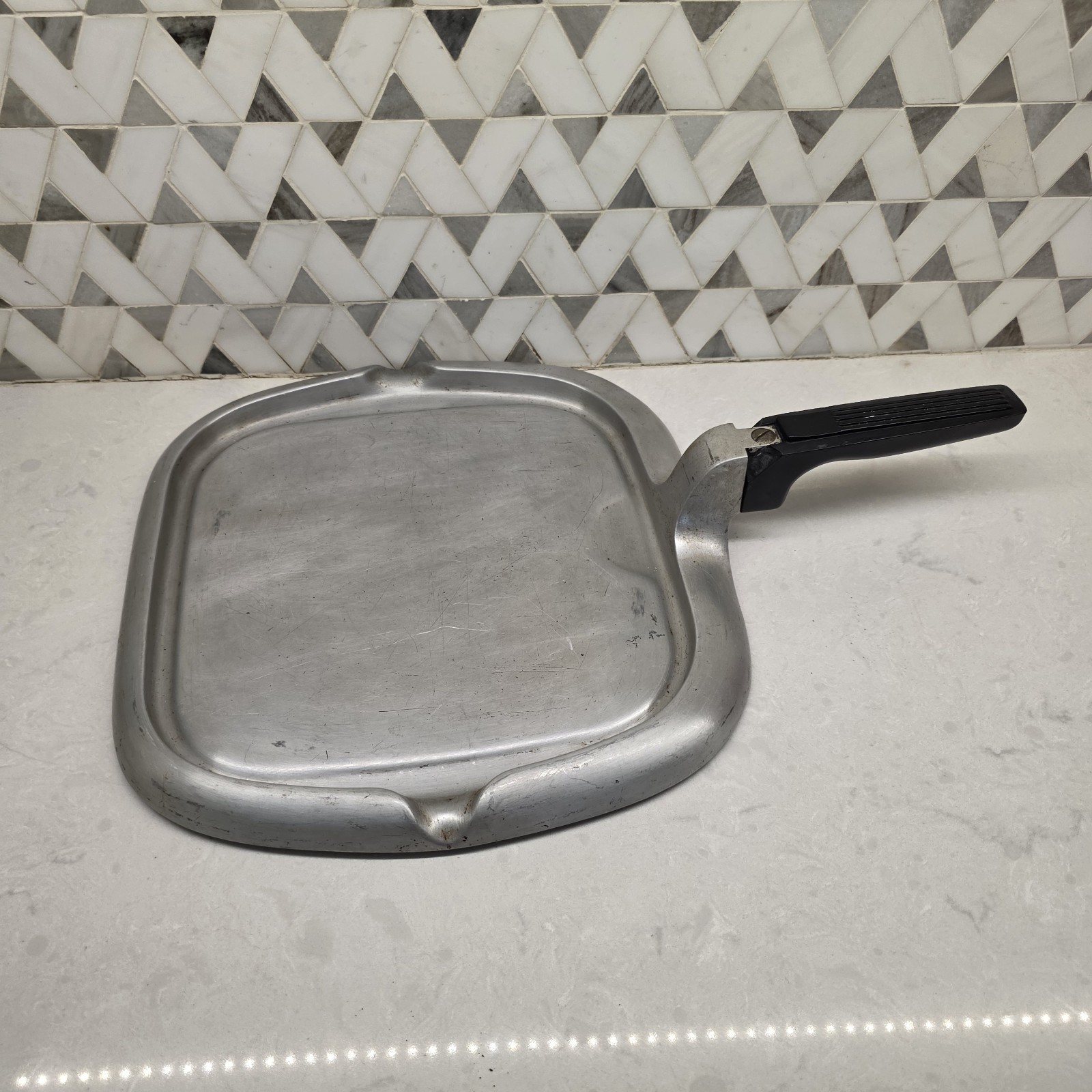 Vintage Wagner Ware Magnalite Aluminum Broiler-Griddle #4602P + Double Spout