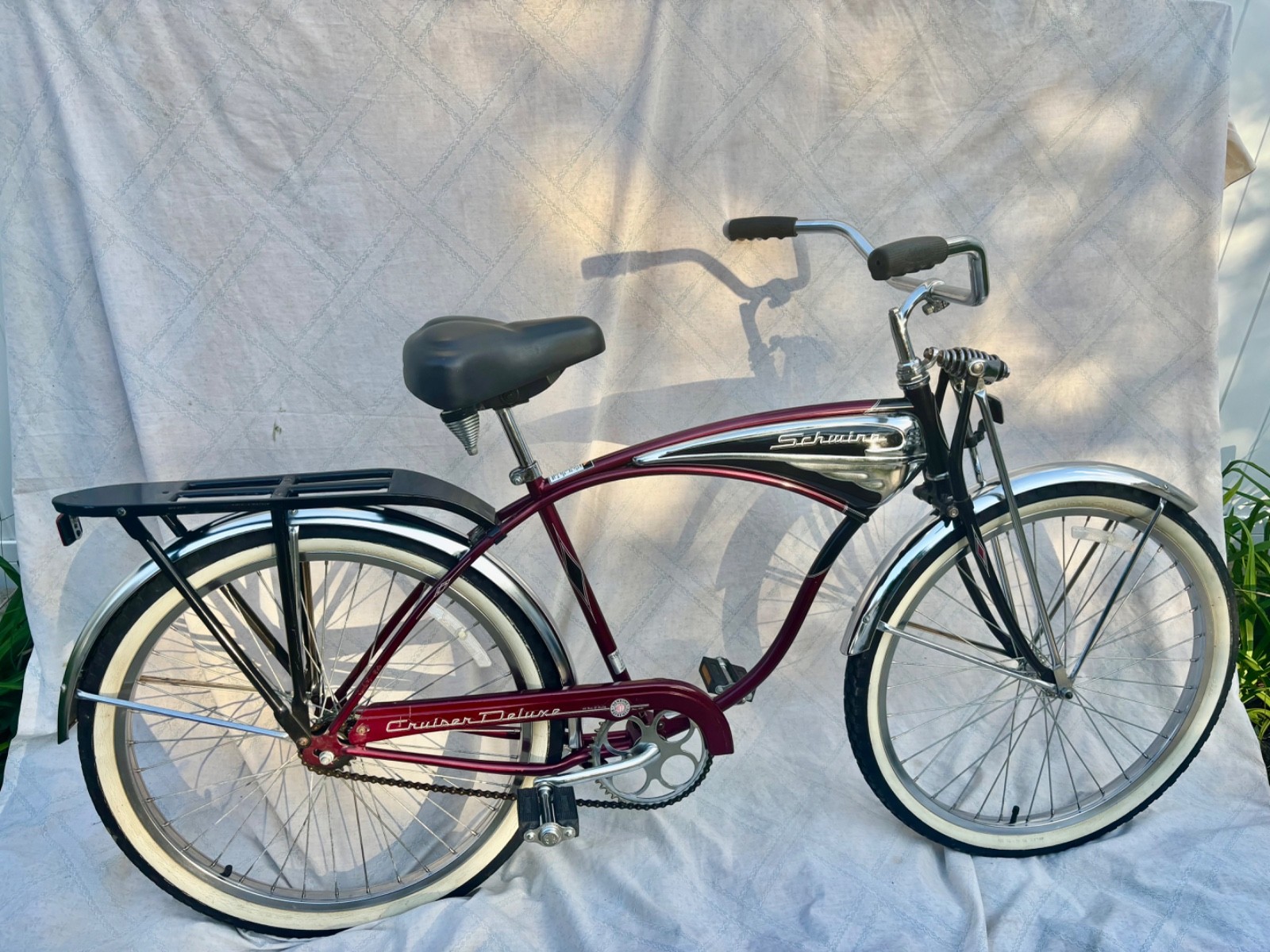 Vintage Schwinn 1995 Deluxe Cruiser Phantom Bicycle. Beautiful