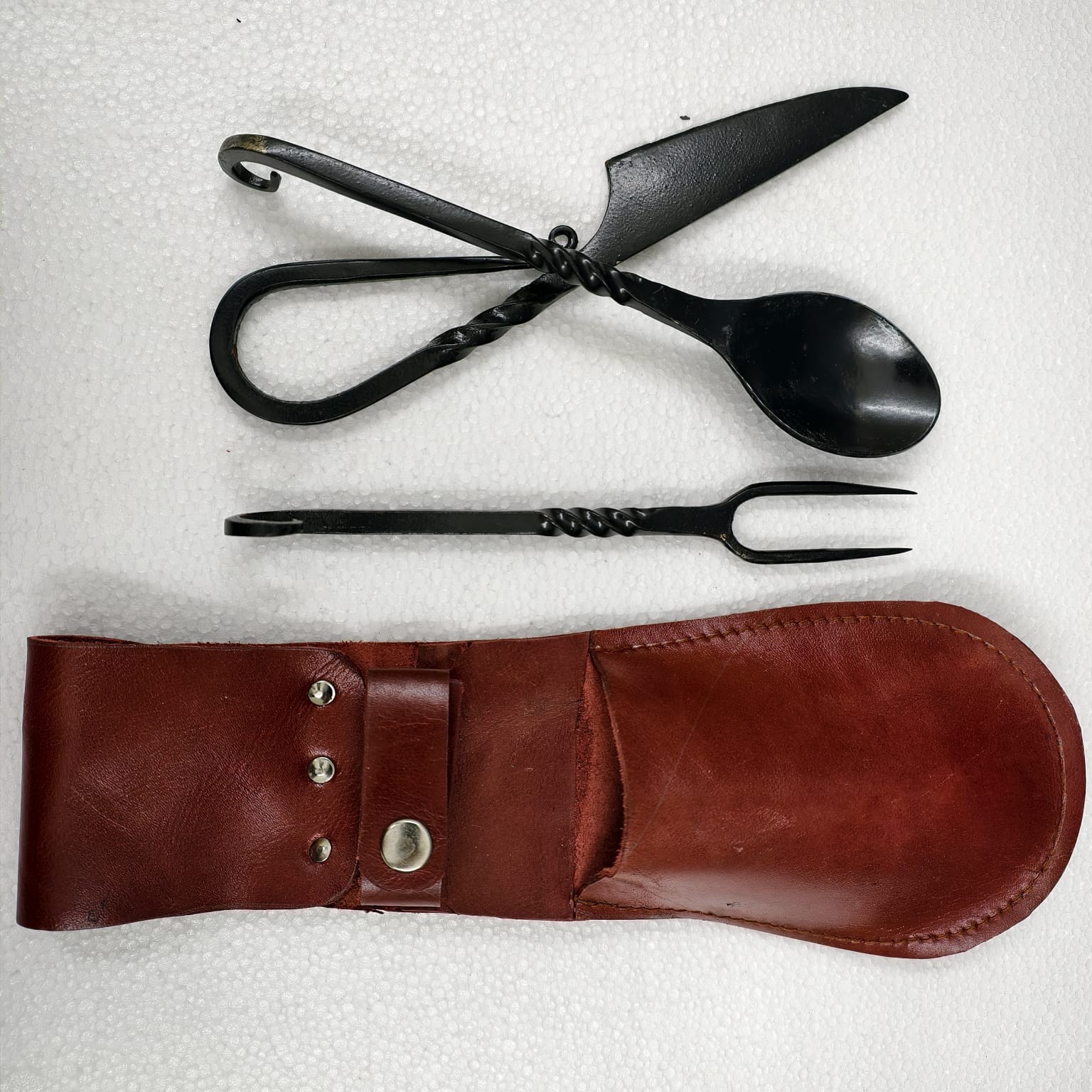 Solid iron cutlery set 3pcs item beautuful finish and design with brown cover Solid iron cutlery set 3pcs item beautuful finish and design with brown cover