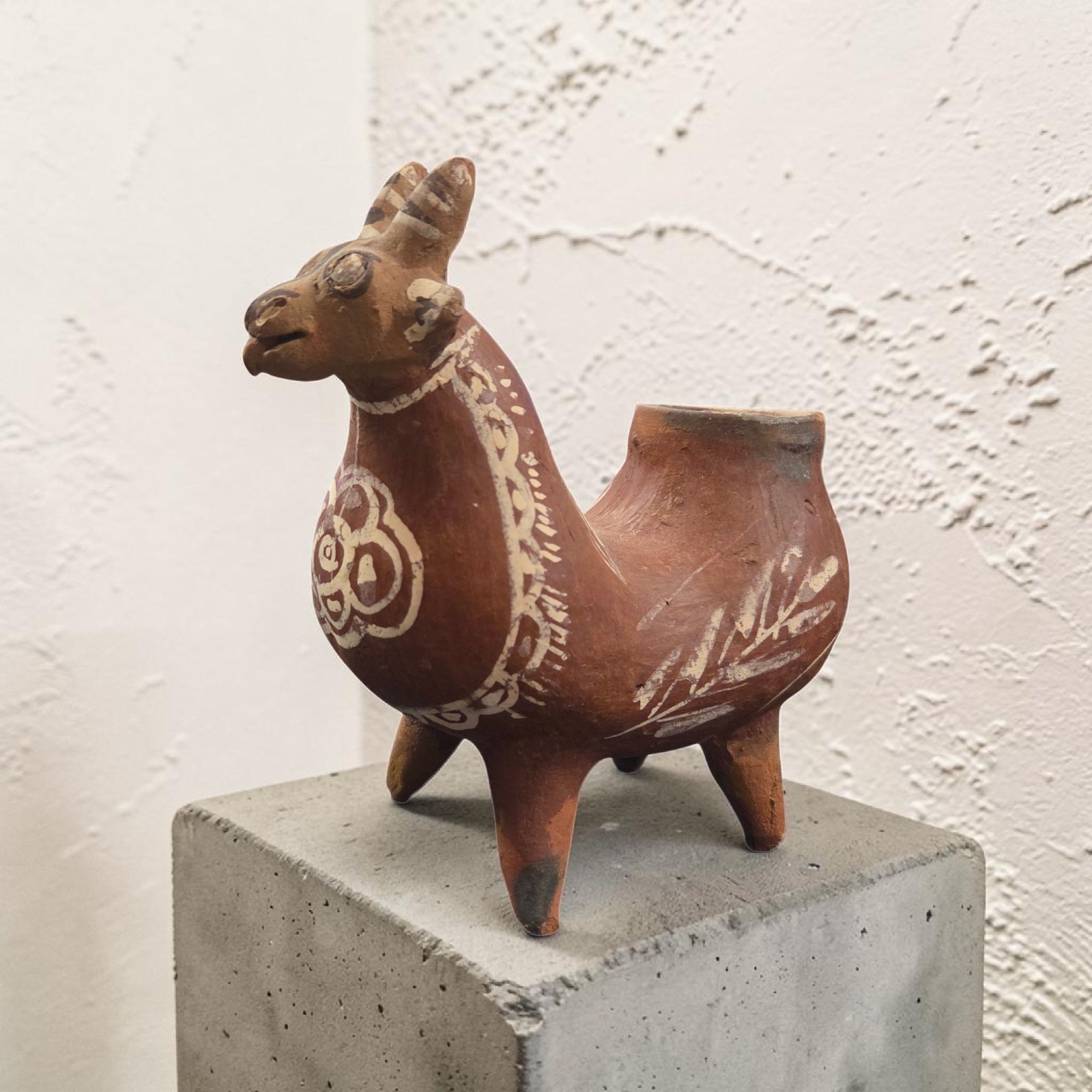 VTG Peruvian Folk Art Llama Pottery Vessel 7.5\