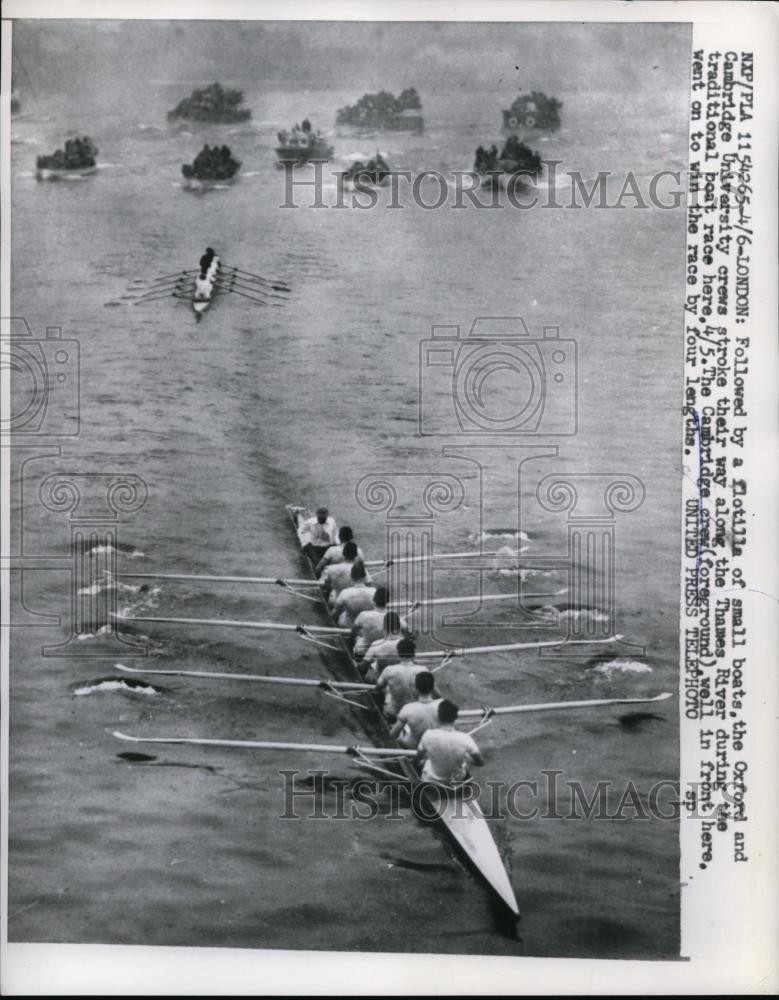 1958 Press Photo London Oxford & Cambridge crews on the Thames River - nes33575
