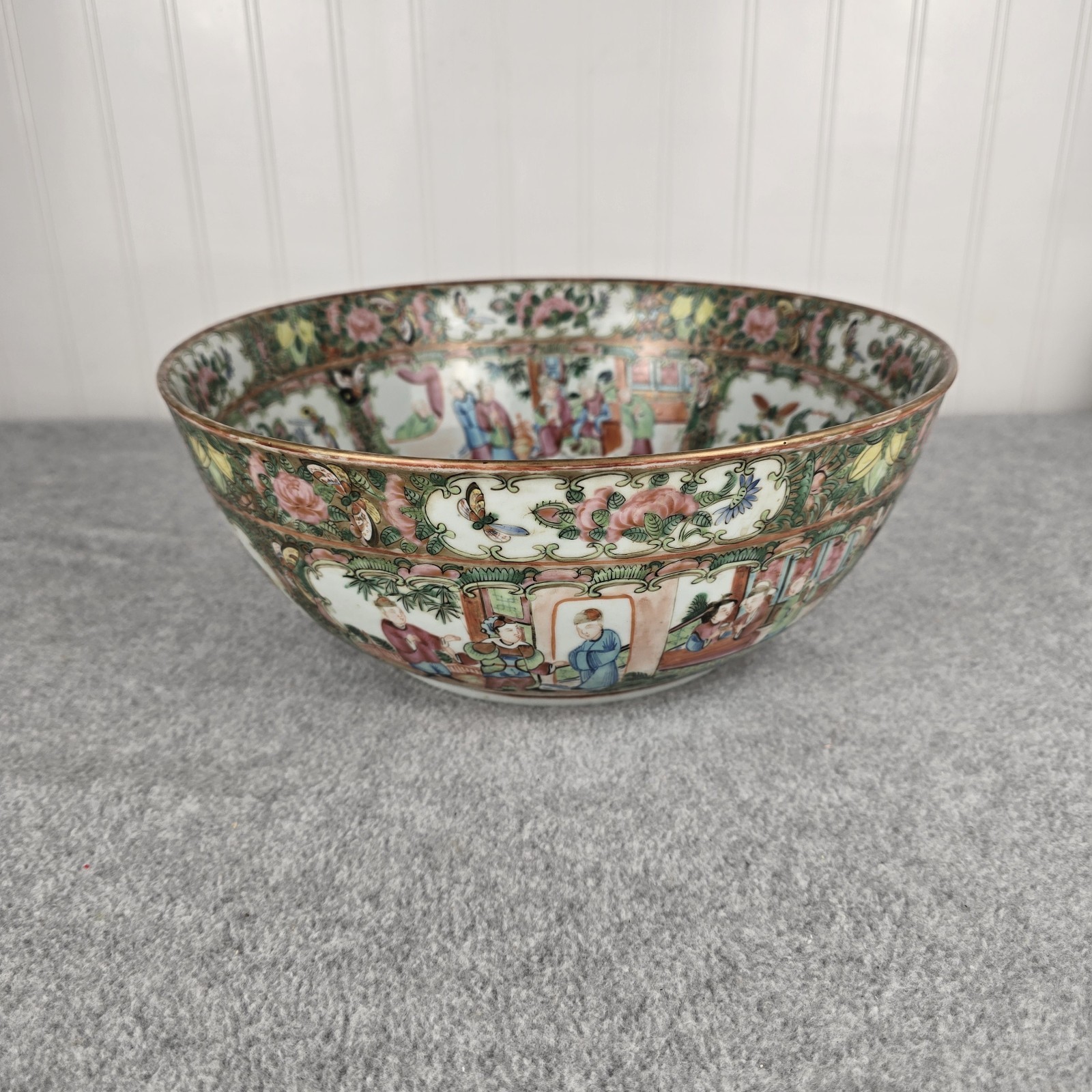 Antique Famille Rose Medallion Chinese Export Porcelain Bowl early 19th century Antique Famille Rose Medallion Chinese Export Porcelain Bowl early 19th century