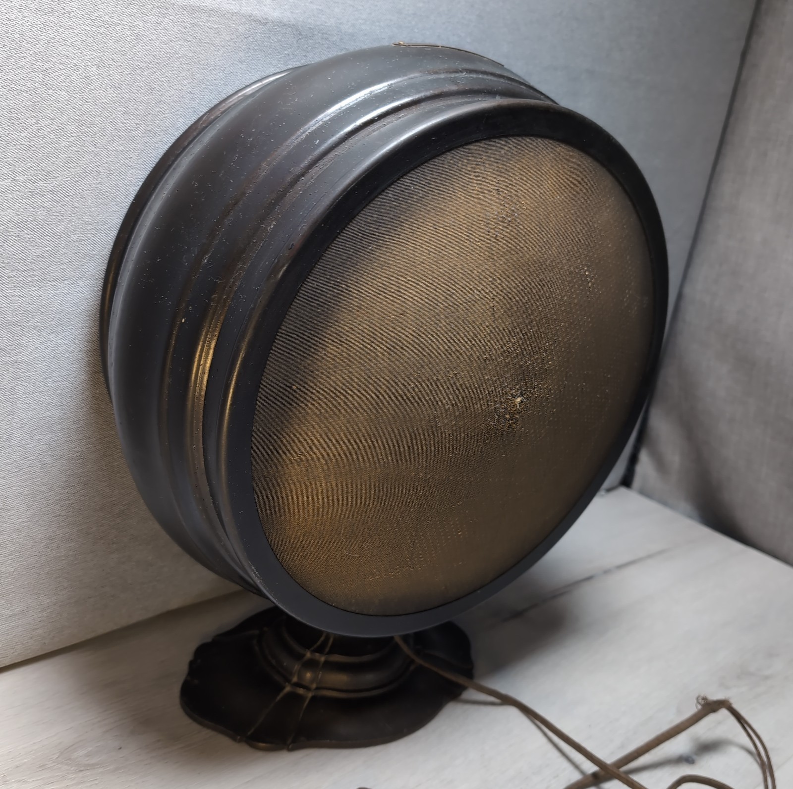 Antique RCA Radiola Model 100 Iron Metal Loud Speaker Tube Radio Needs Work