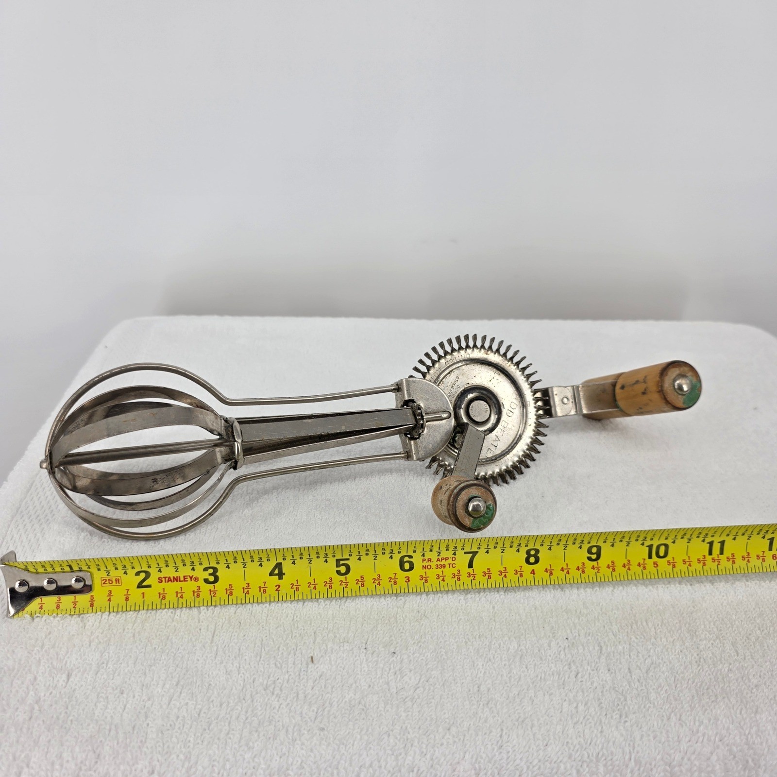 Vintage 1921 Ladd Beater Hand Crank Egg Beater United Royalties Corp Wood Handle Vintage 1921 Ladd Beater Hand Crank Egg Beater United Royalties Corp Wood Handle