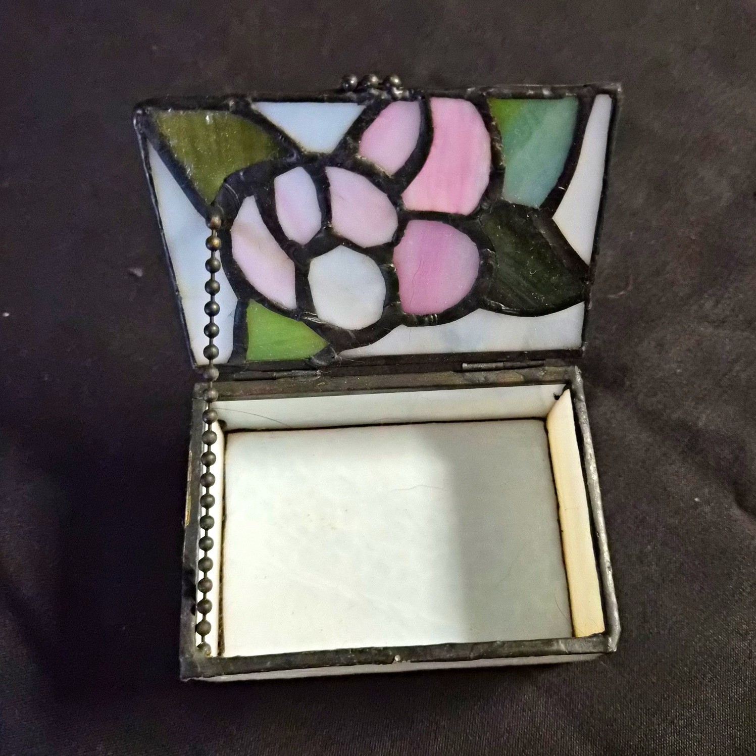V intage stained glass and slag glass floral trinket or jewelry box V intage stained glass and slag glass floral trinket or jewelry box