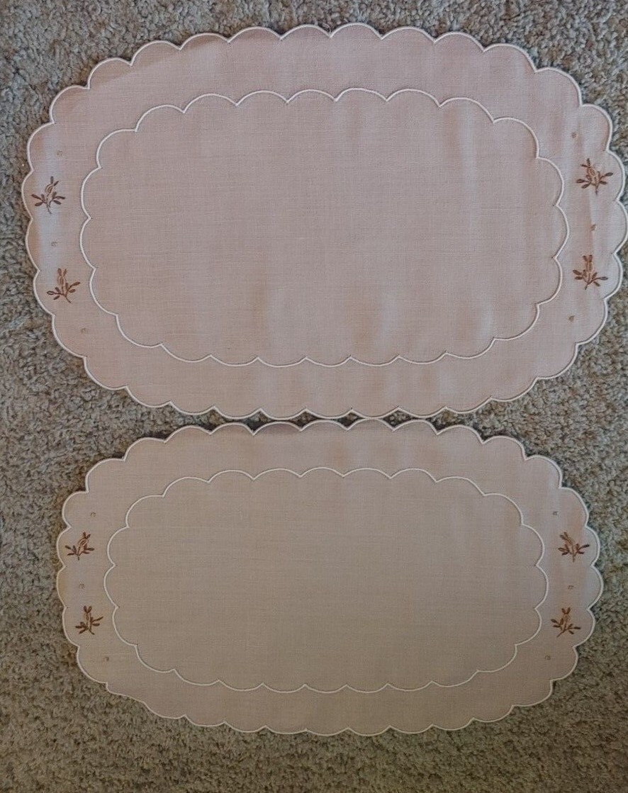Vintage Linen Oval Embroidered Table Dinner Placemats Pair