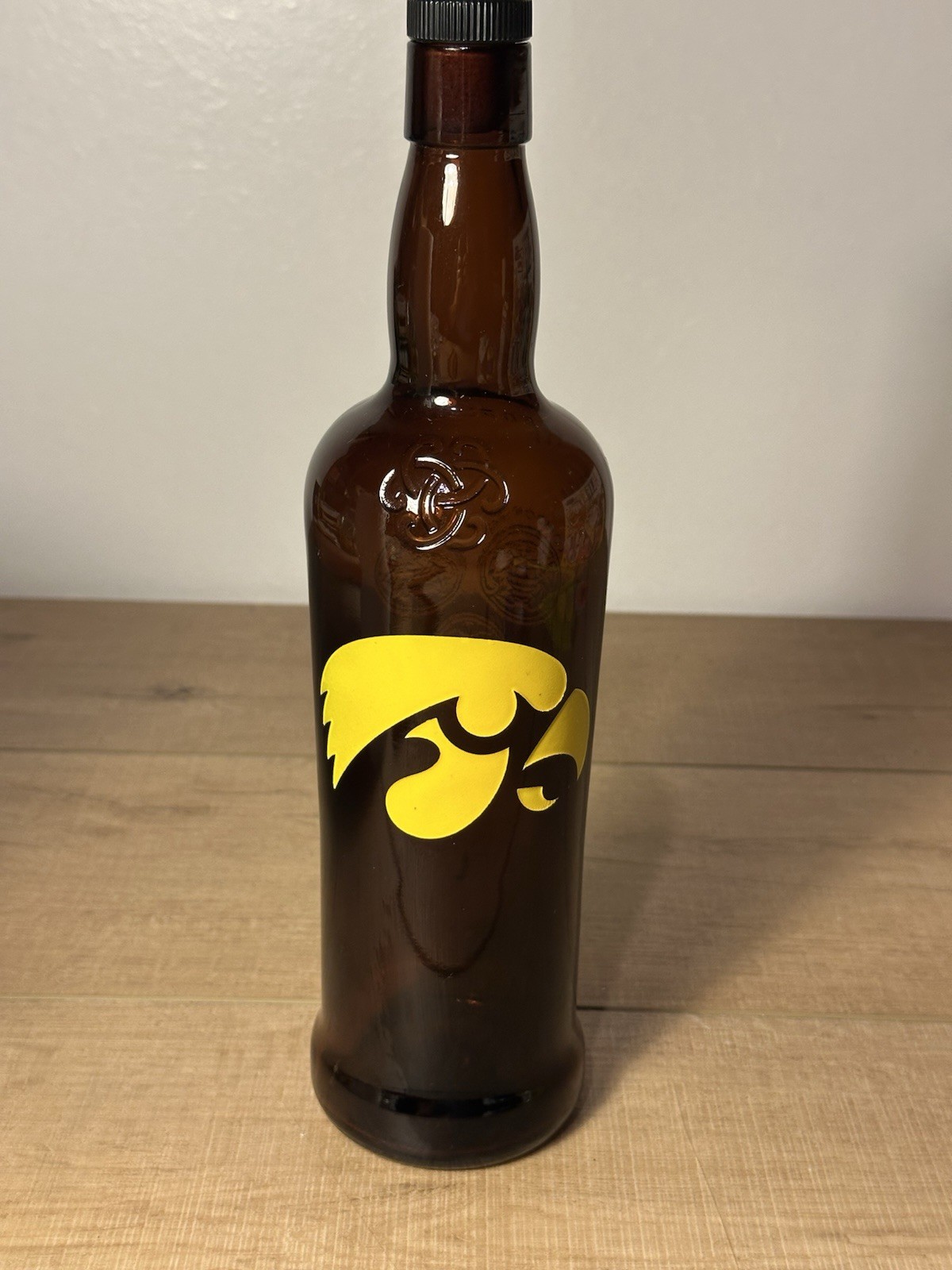 University Of Iowa Hawkeyes Dewar\'s Portuguese Smooth Whiskey Bottle - Empty