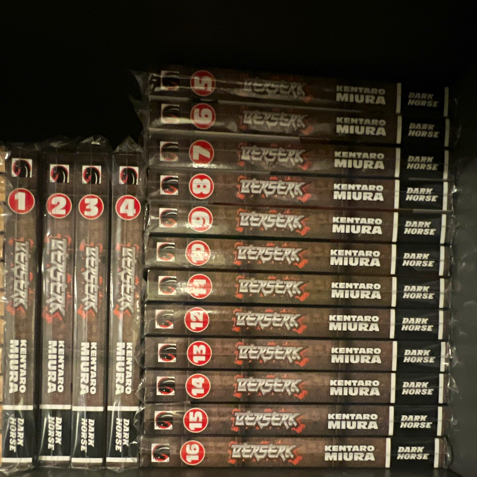 Berserk Manga Vol. 1-30 Set by Kentaro Miura - Dark Horse Publisher Berserk Manga Vol. 1-30 Set by Kentaro Miura - Dark Horse Publisher