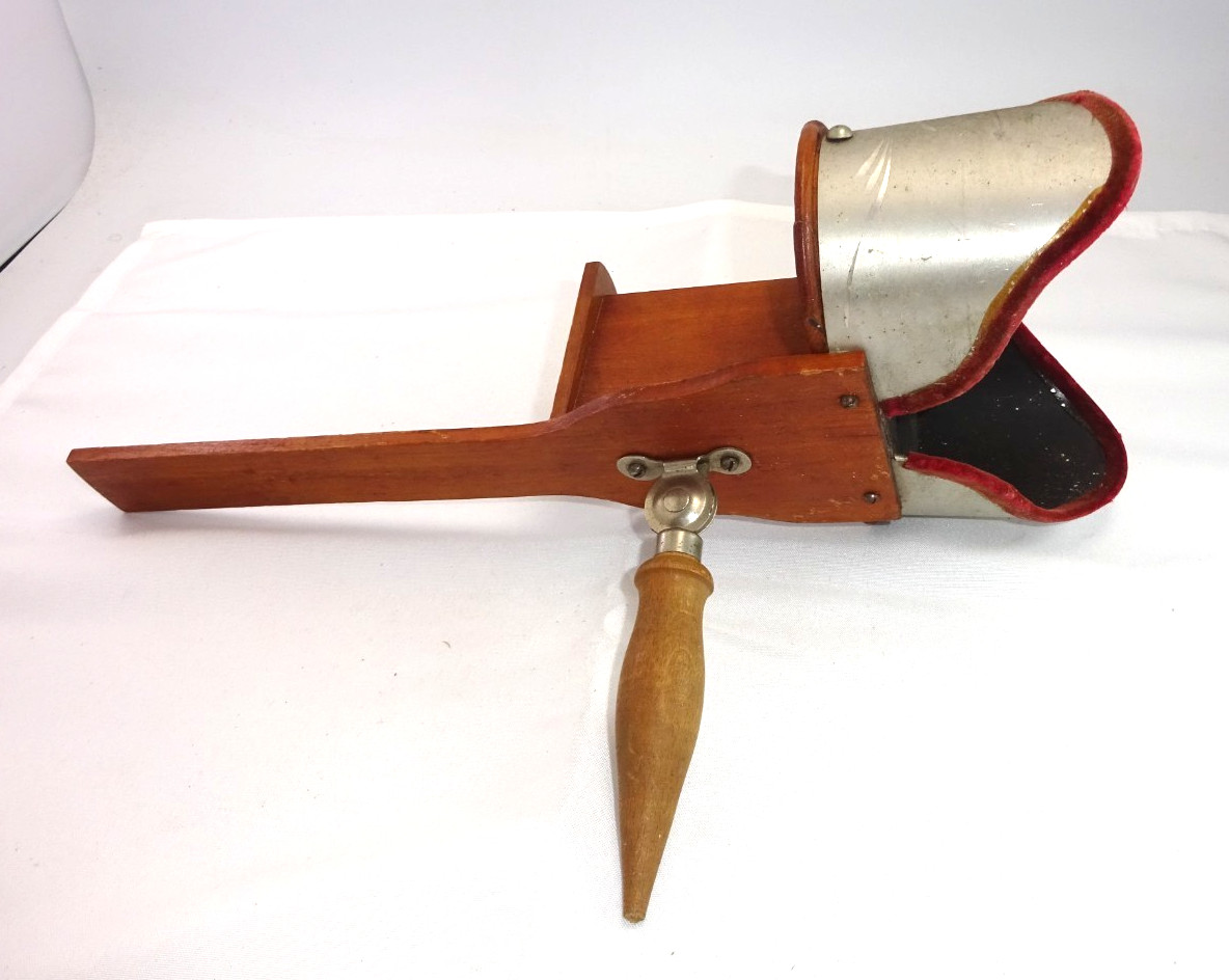 OLD STEREOVIEW 3D HANDHELD VIEWER PAT'D JULY 28, 1903 WOODEN BODY ALUMINUM HOOD OLD STEREOVIEW 3D HANDHELD VIEWER PAT'D JULY 28, 1903 WOODEN BODY ALUMINUM HOOD